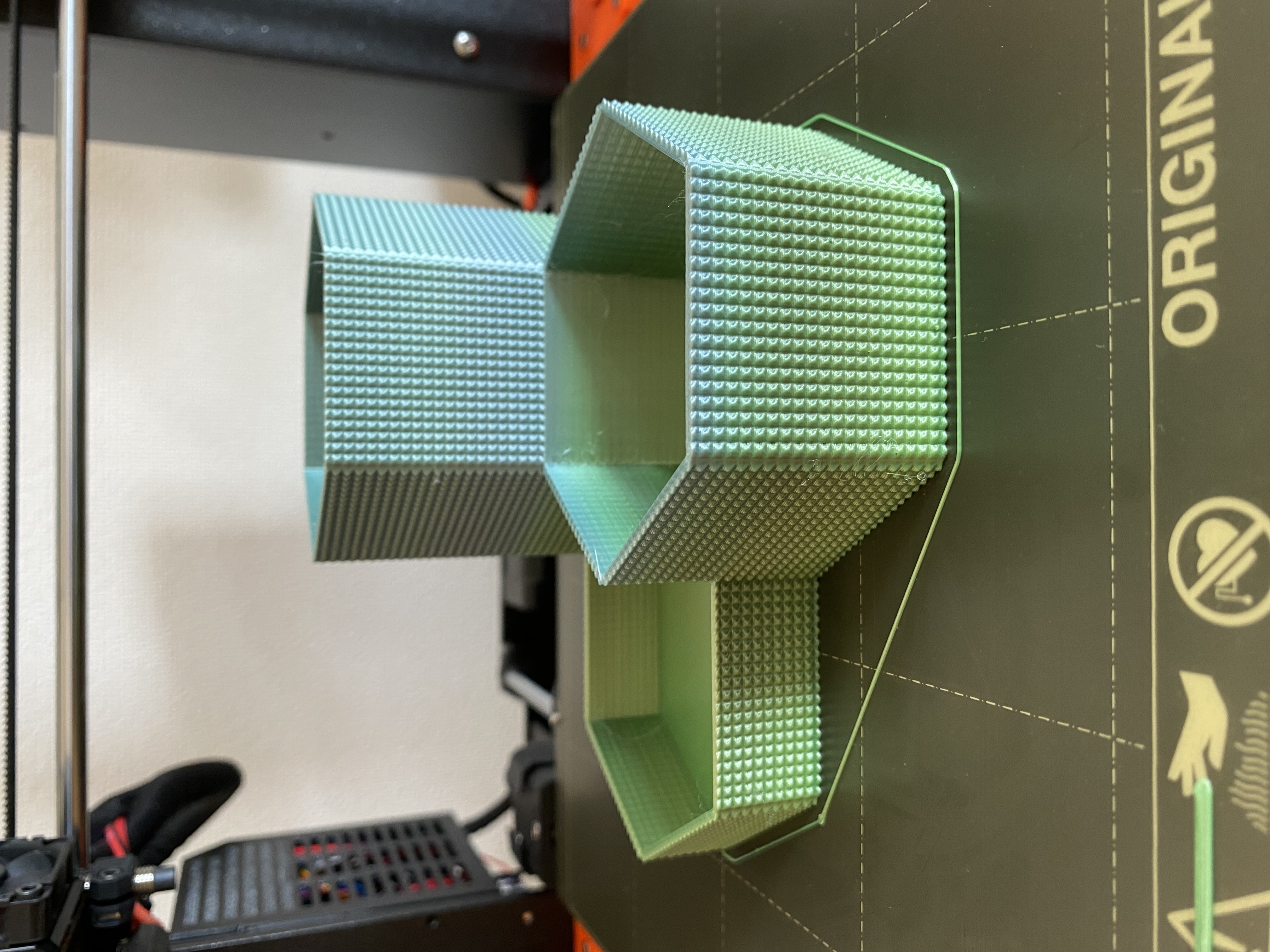 Hexagonal pen holder