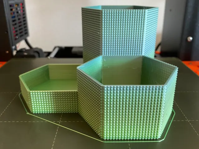 Hexagonal pen holder
