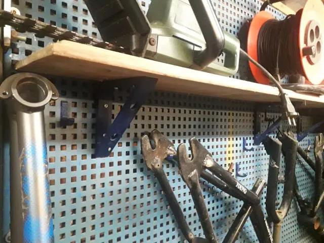 Shelf support bracket simple, strong and fast print time