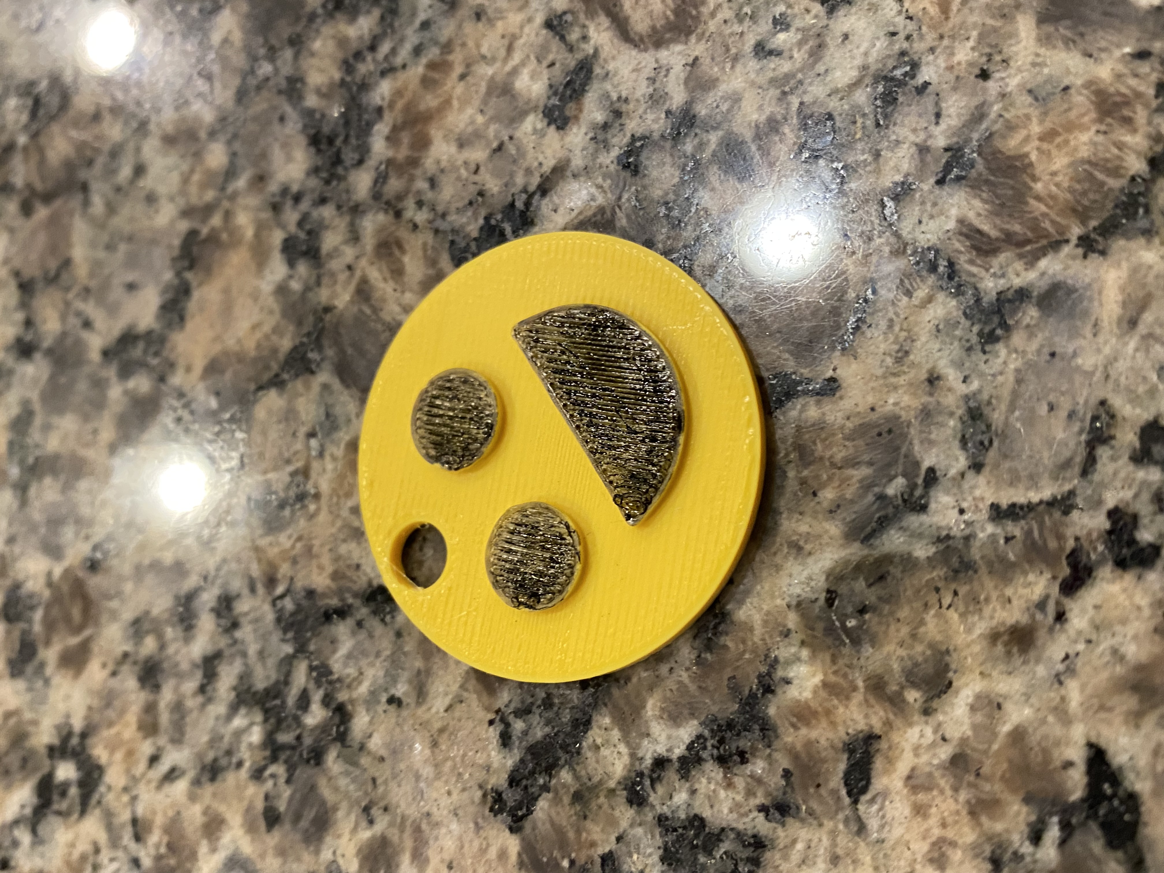 Miniatura 2 do modelo 3D Smiley Face Keychain
