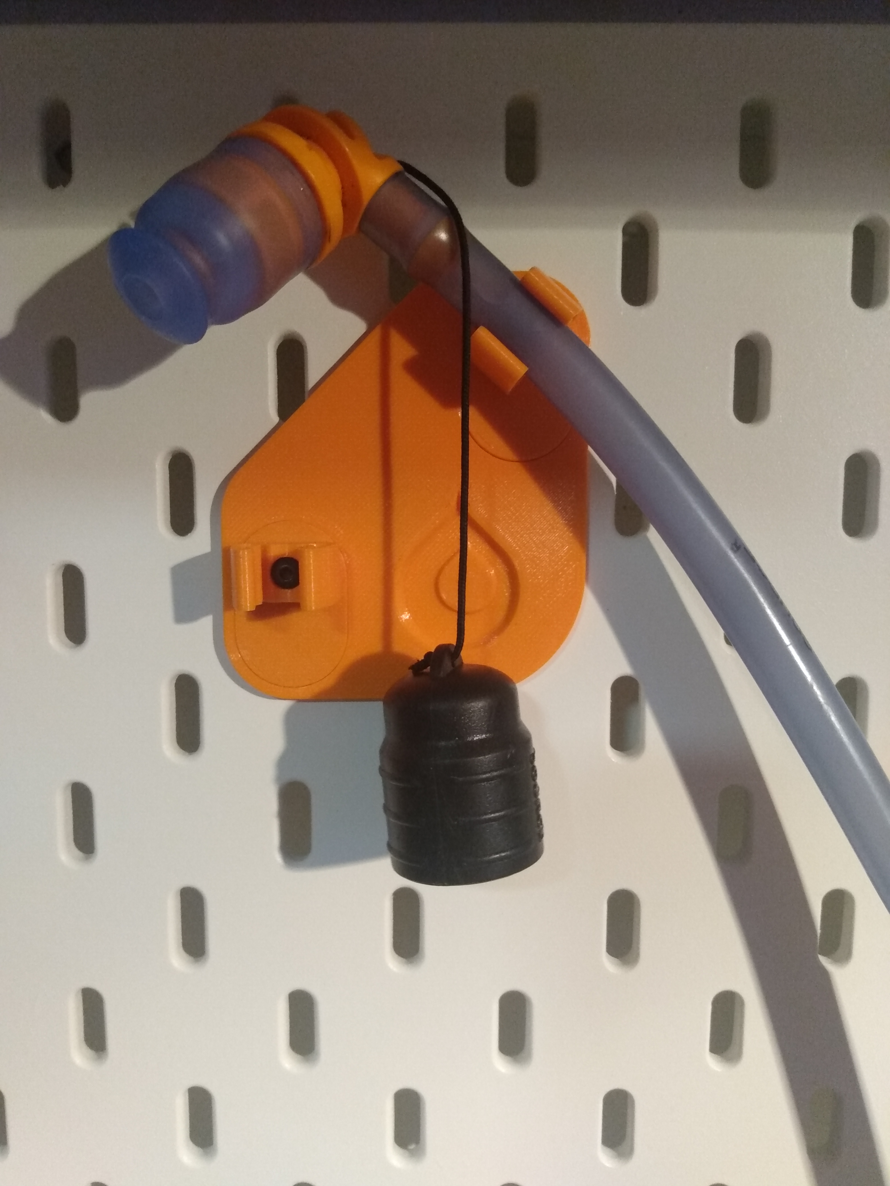 Skadis hydration bladder drying mount by GabC Download free STL model