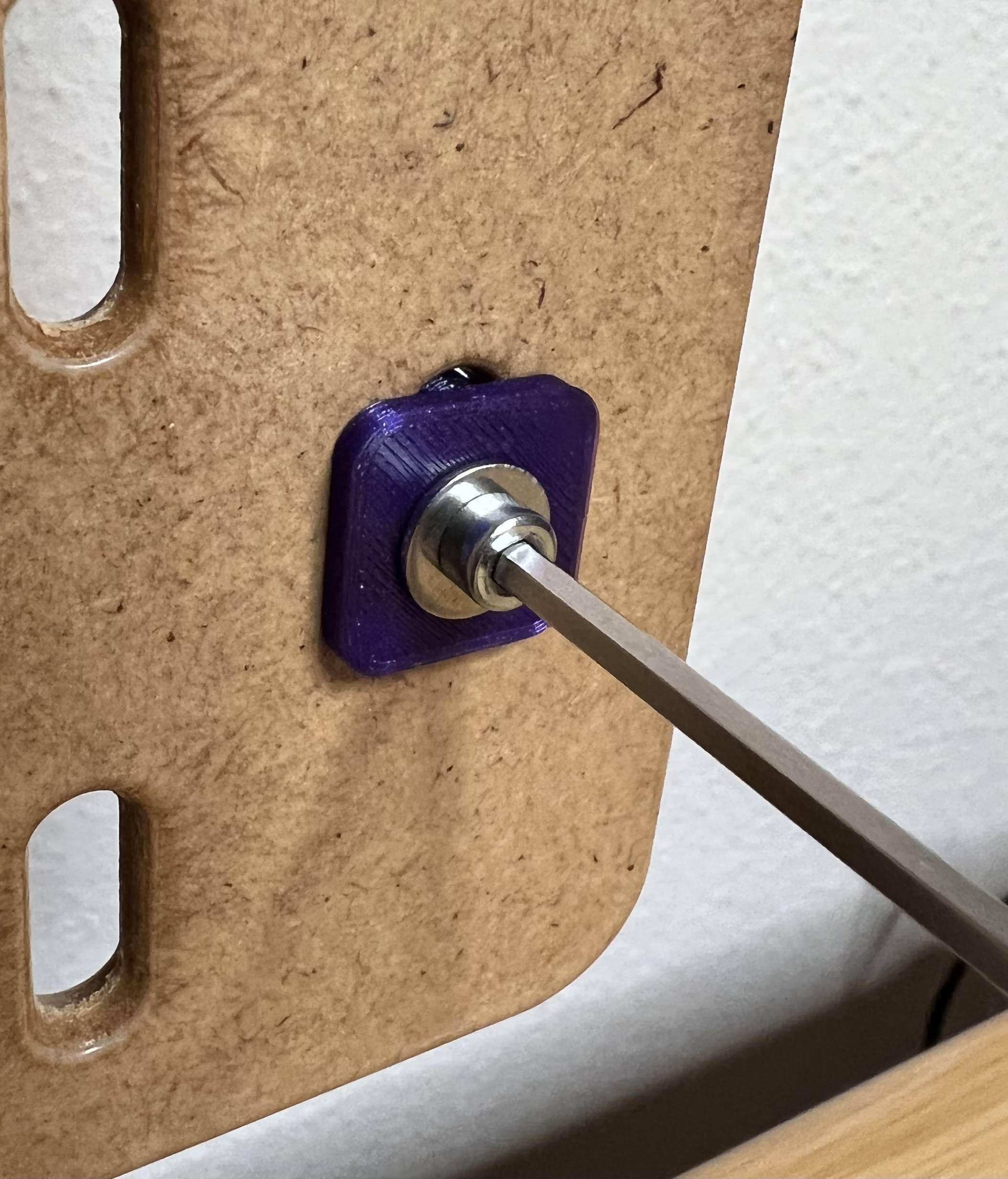 Skadis Push Trough Interlock Mount