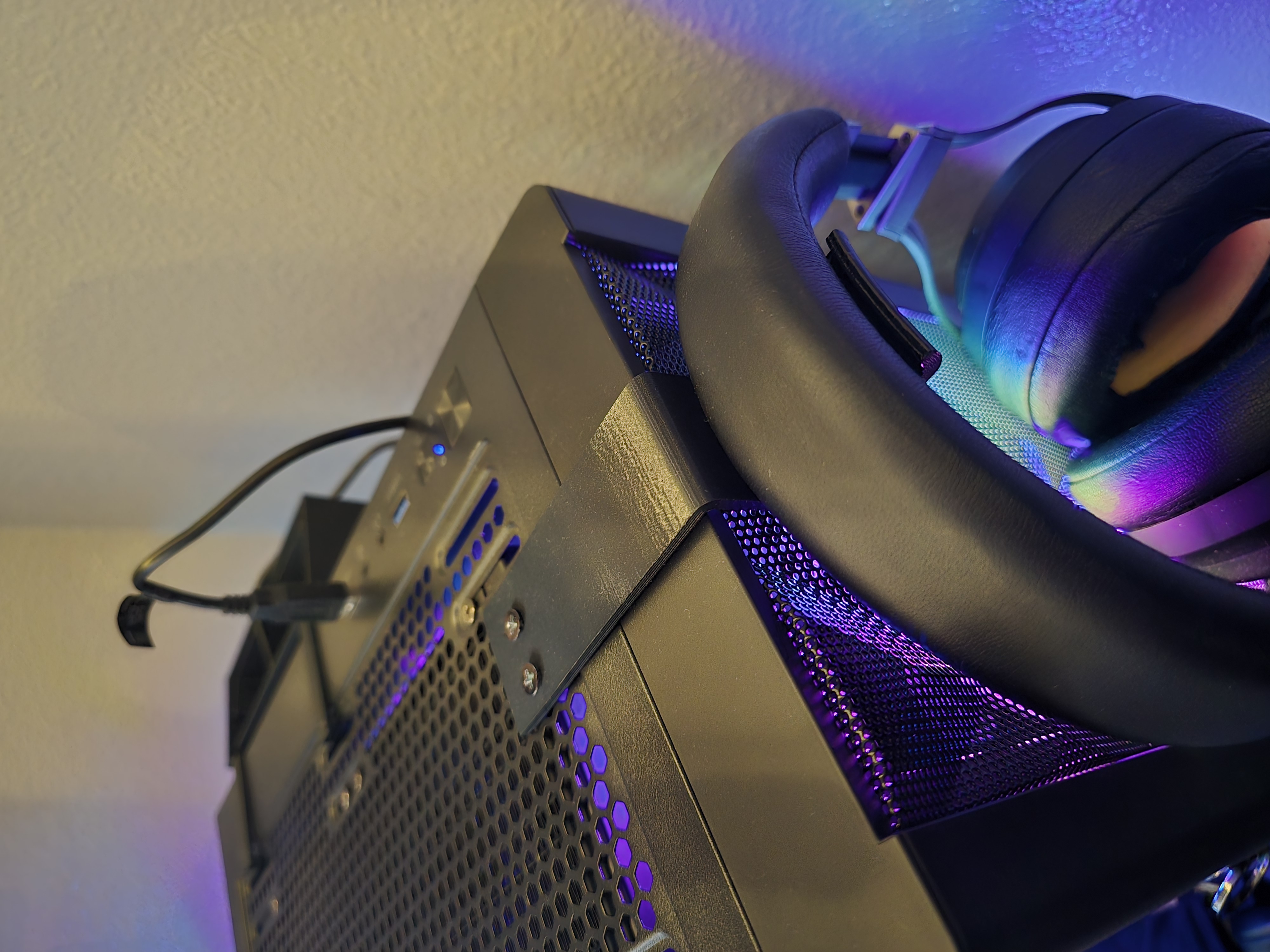Headphone mount for PC v2
