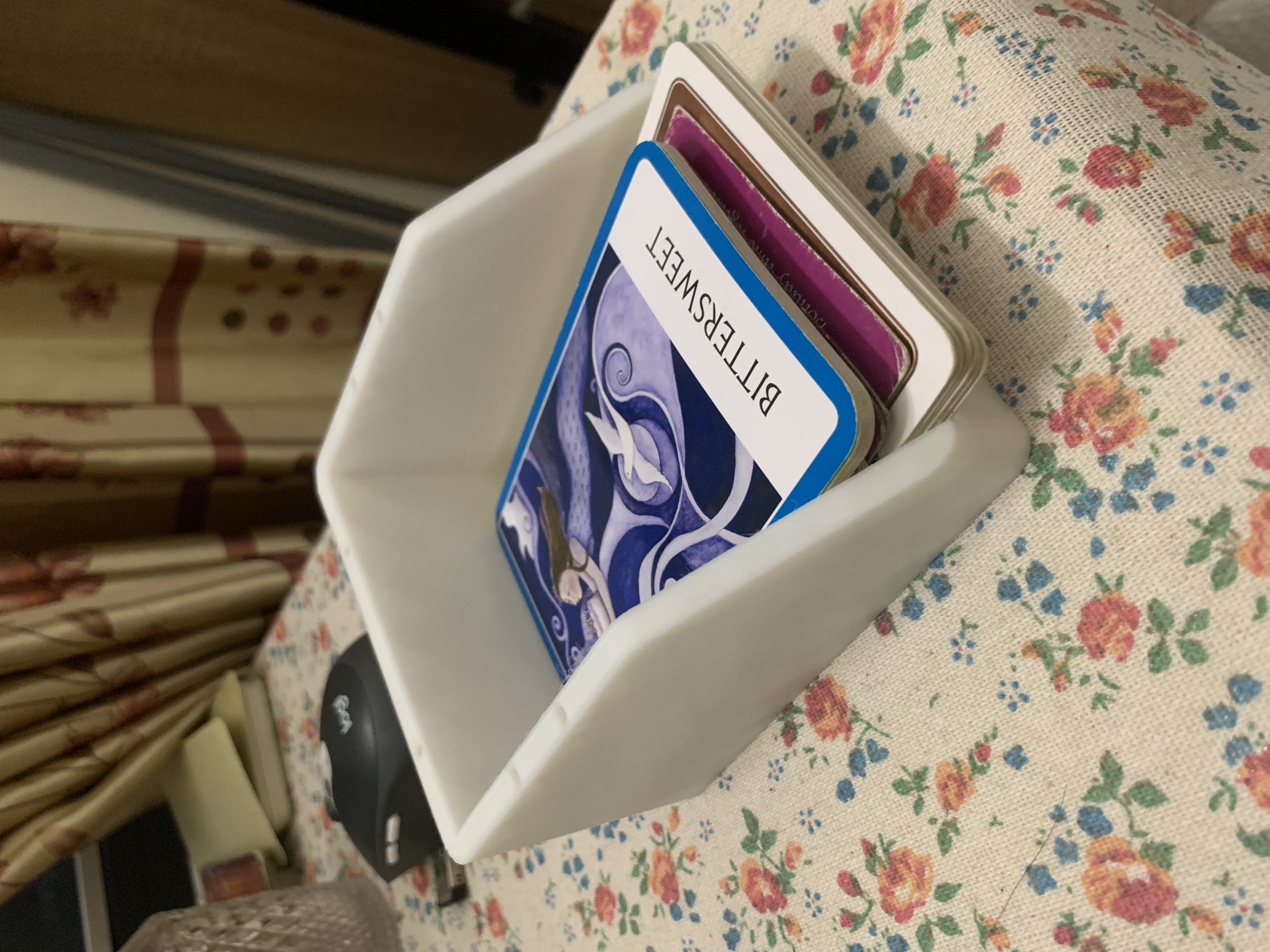 Miniatura 2 do modelo 3D Tarot/Oracle card stackable desk