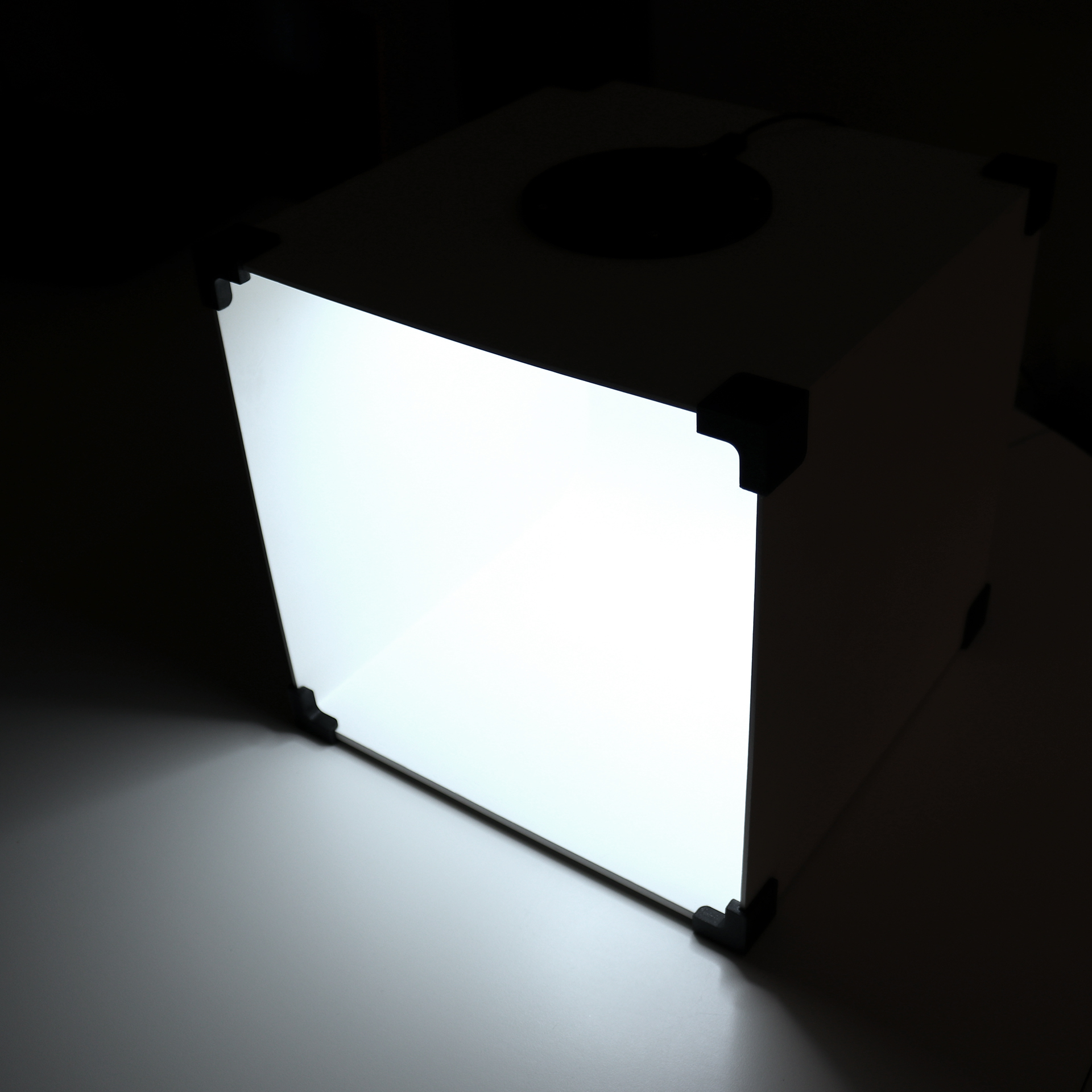 Photo studio lightbox with built-in lighting
