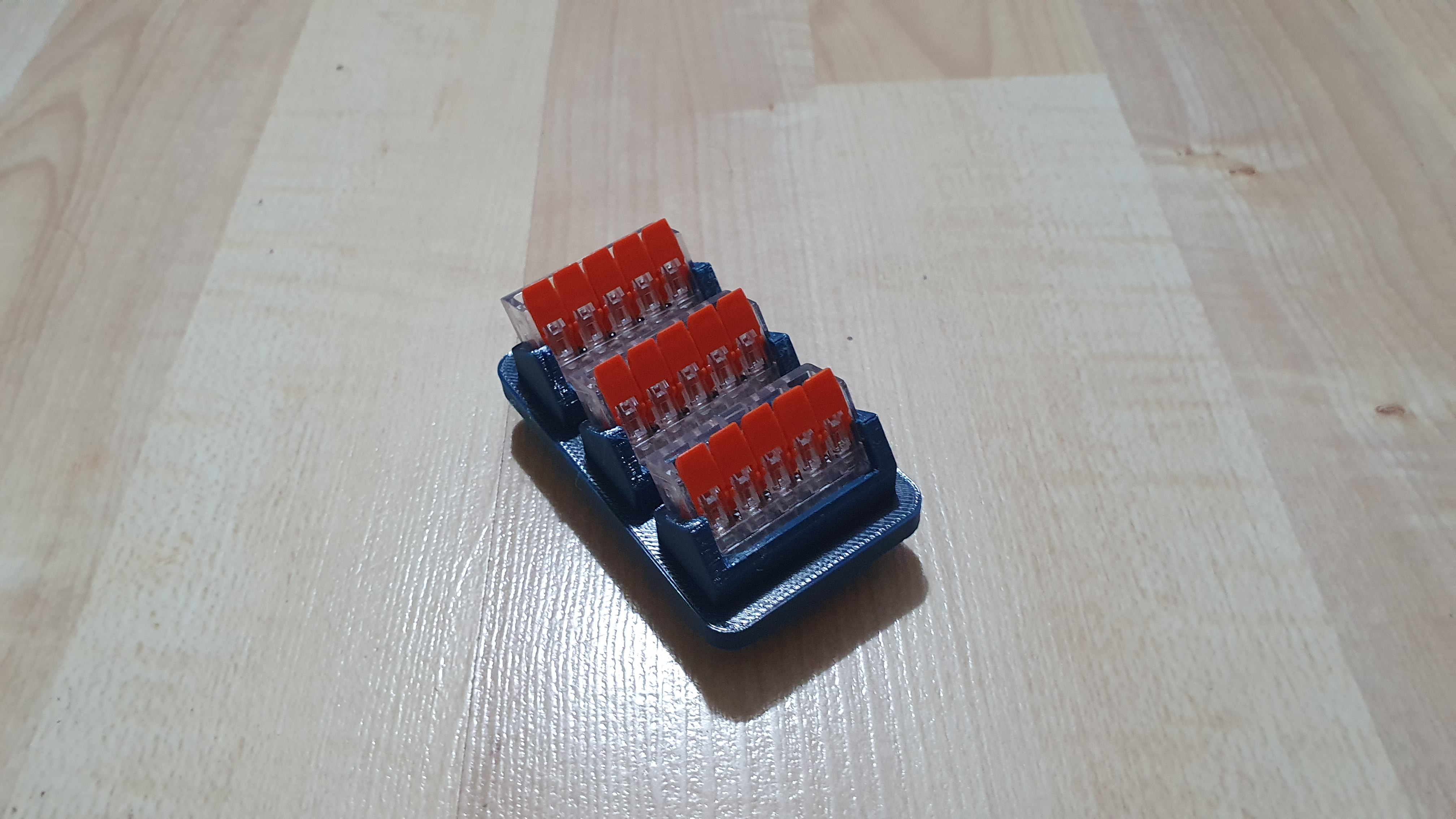 Držák WAGO svorek 3x 5W na DIN lištu (WAGO holder for DIN rail)