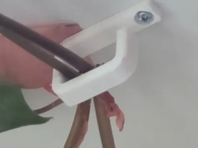 Simple cable hook