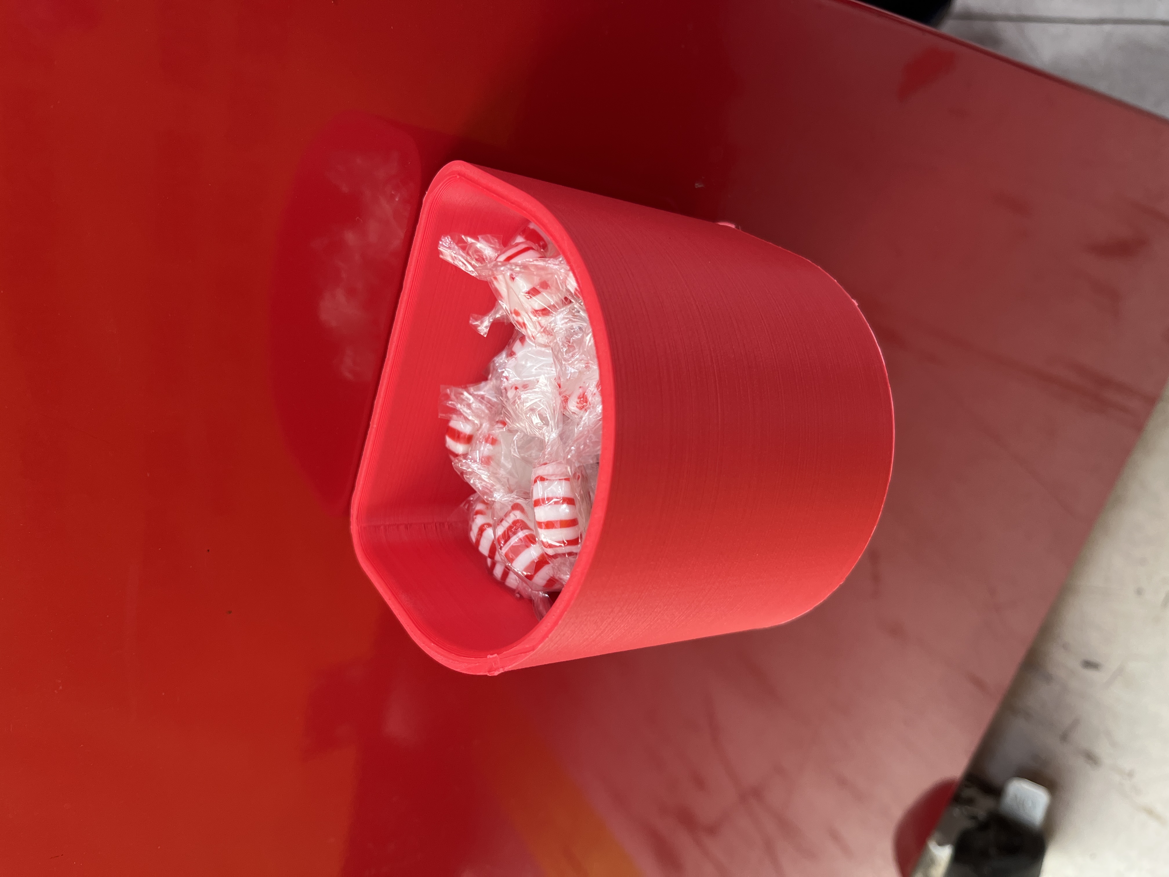 Magnetic cup