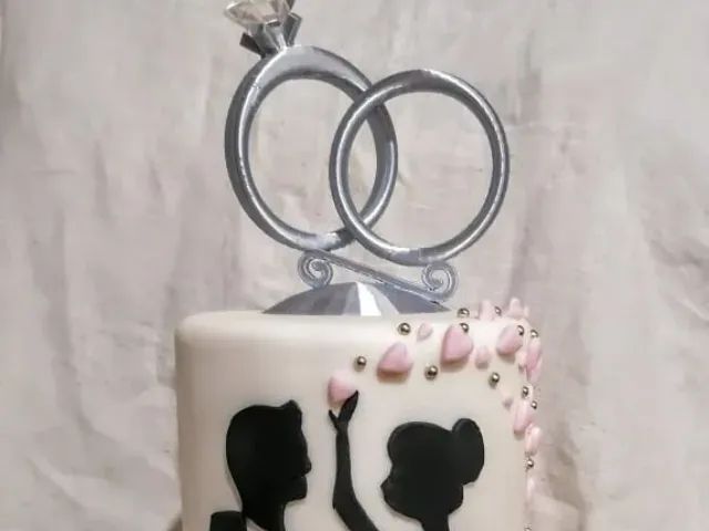 3D Wedding Rings Cake Topper with a Diamond Holder