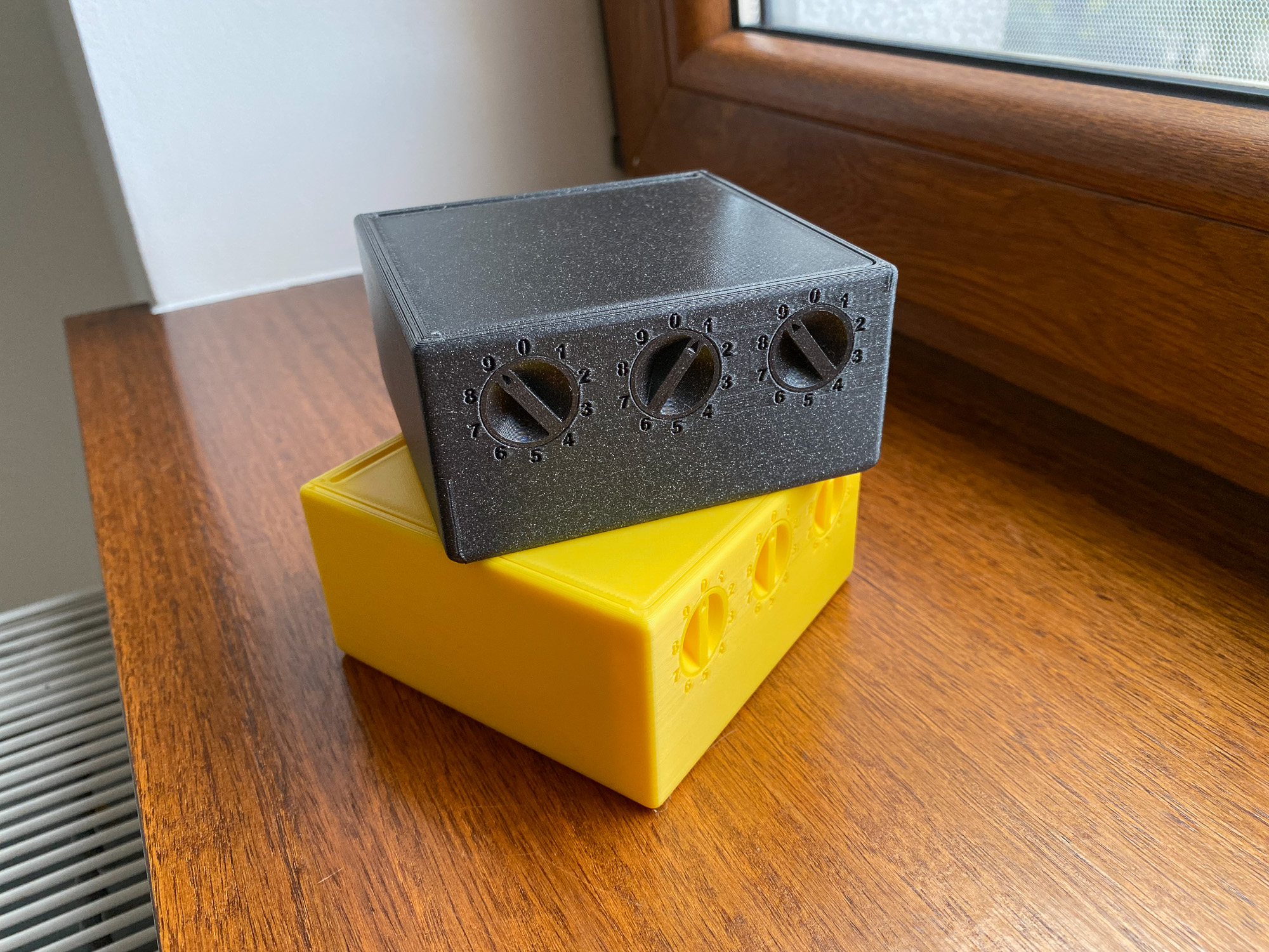 Miniatura 2 do modelo 3D Safe - 3 Digit click lock