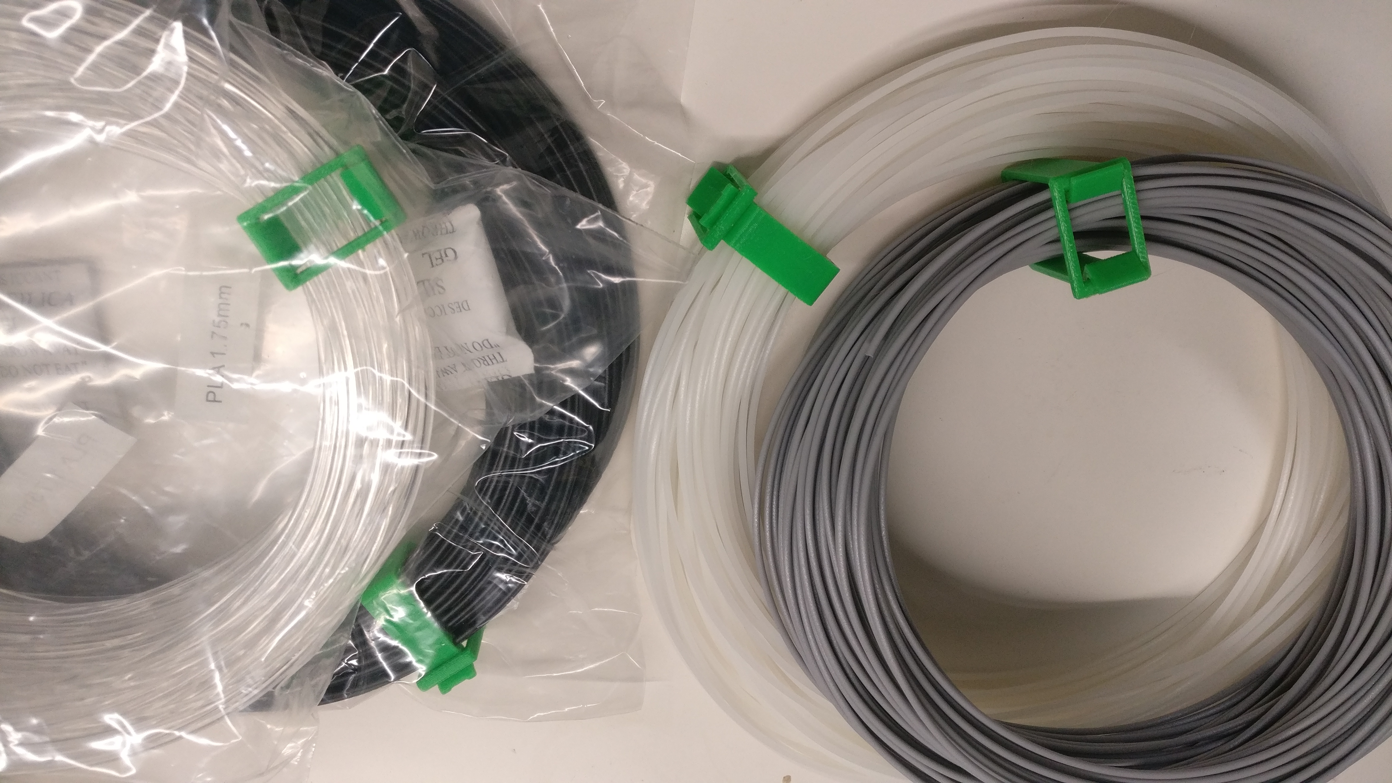 Miniatura 2 do modelo 3D Sample (loose) filament clip