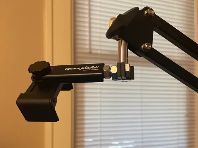 Camera mount (1/4") for microphone stand mount (5/8")