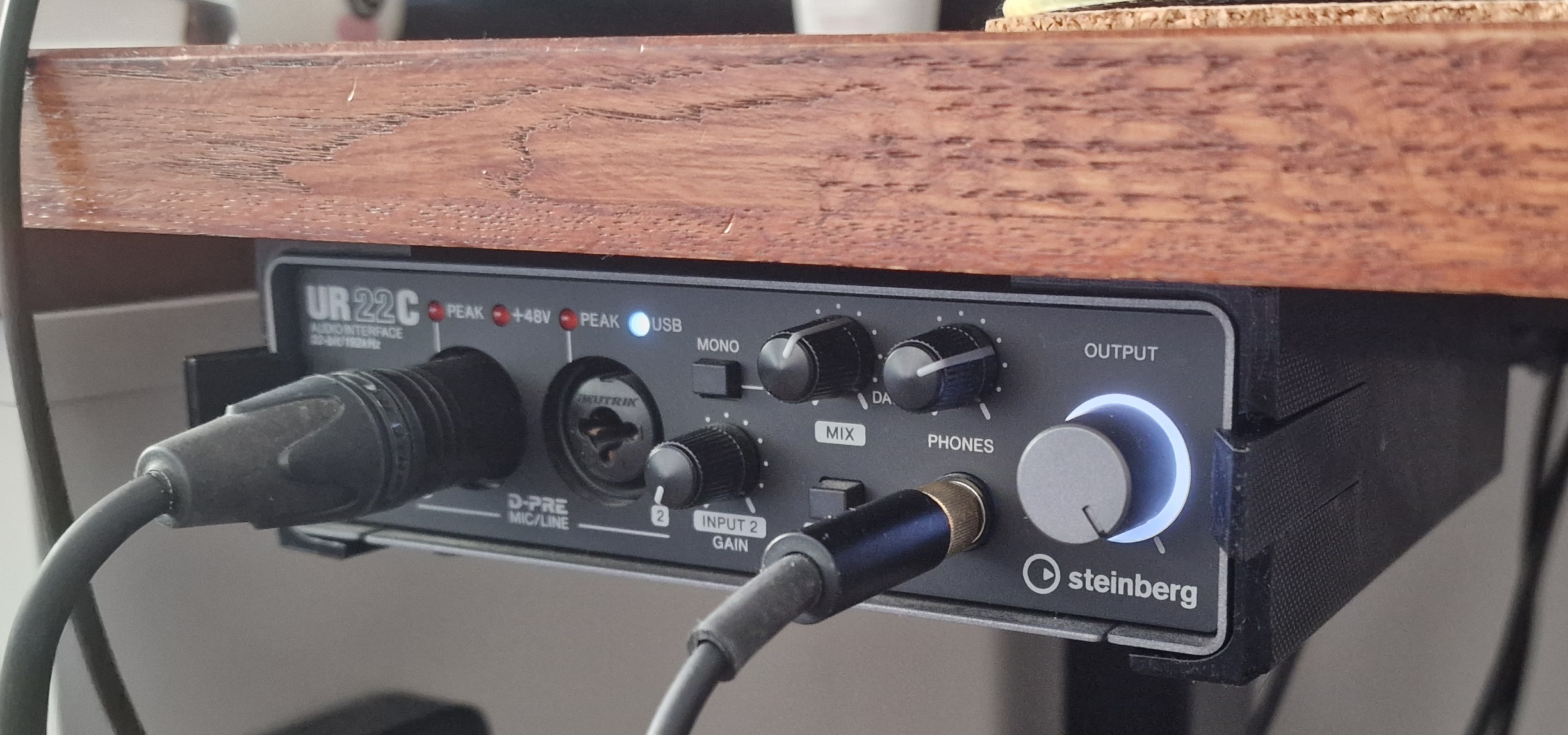 Steinberg UR22C - Audio Interface - under desk mount