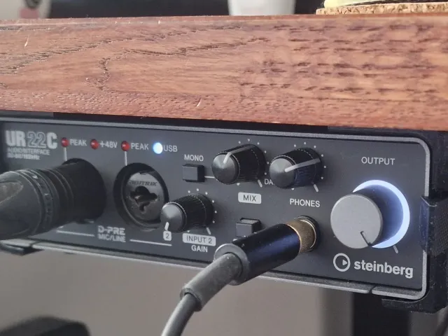 Steinberg UR22C - Audio Interface - under desk mount