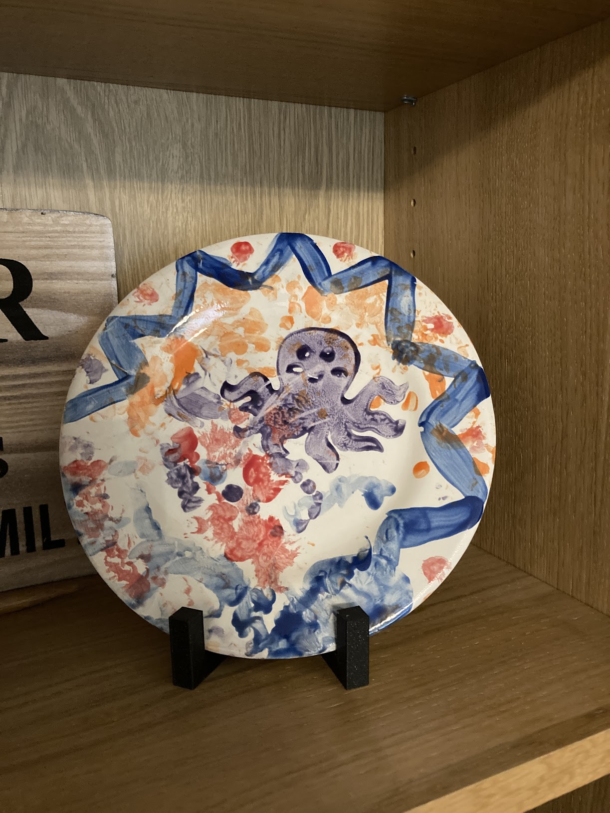 Plate display stand by Meic Download free STL model