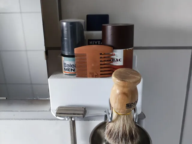 Safety razor holder