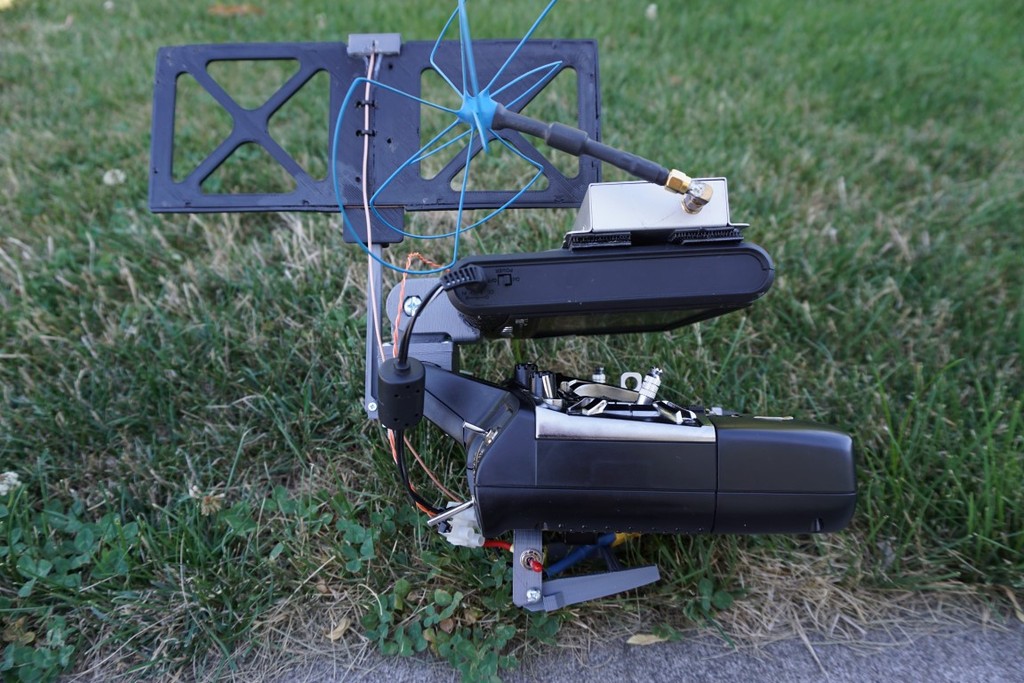Turnigy 9XR FPV monitor folding mount