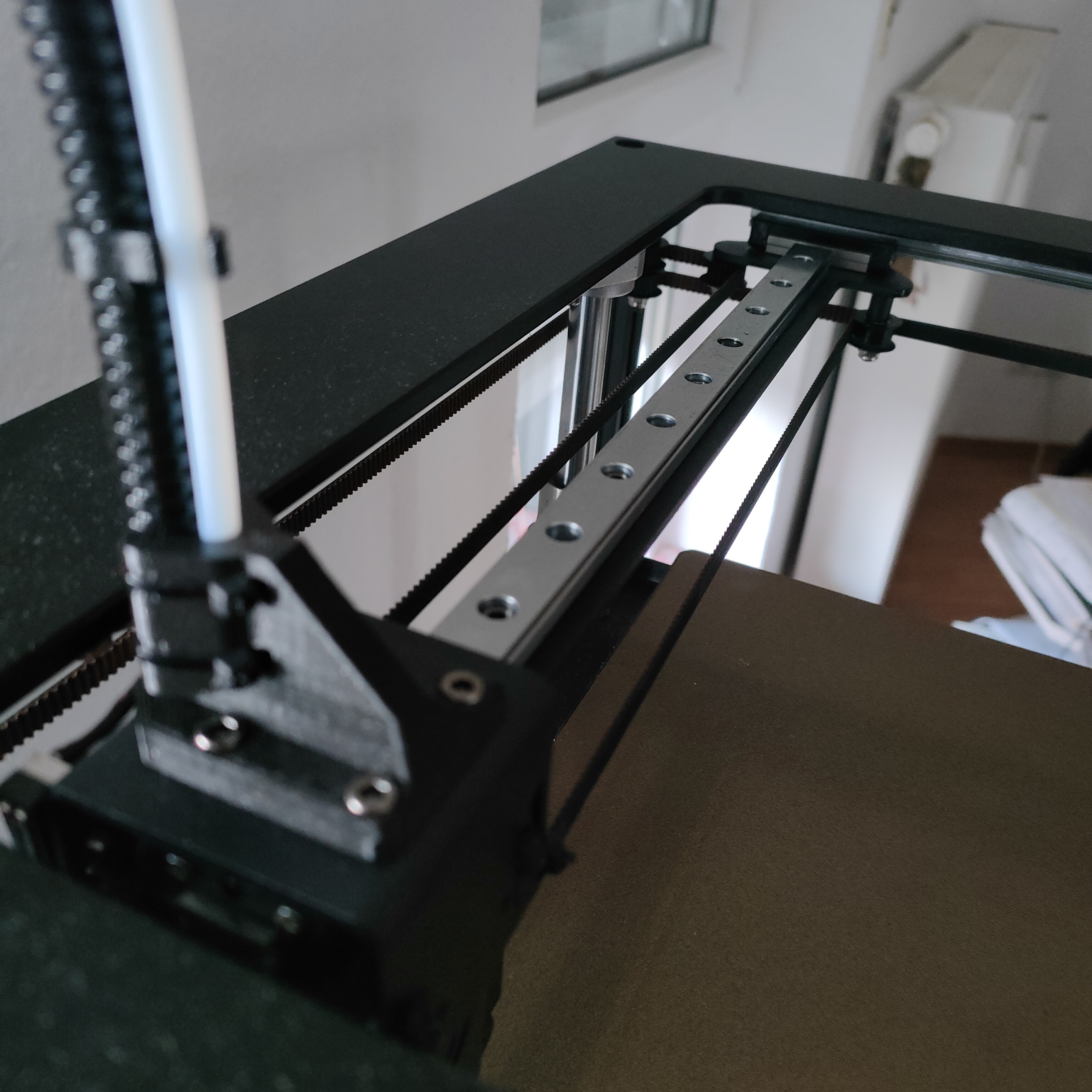 Bowden tube and cables holder for Sapphire Pro