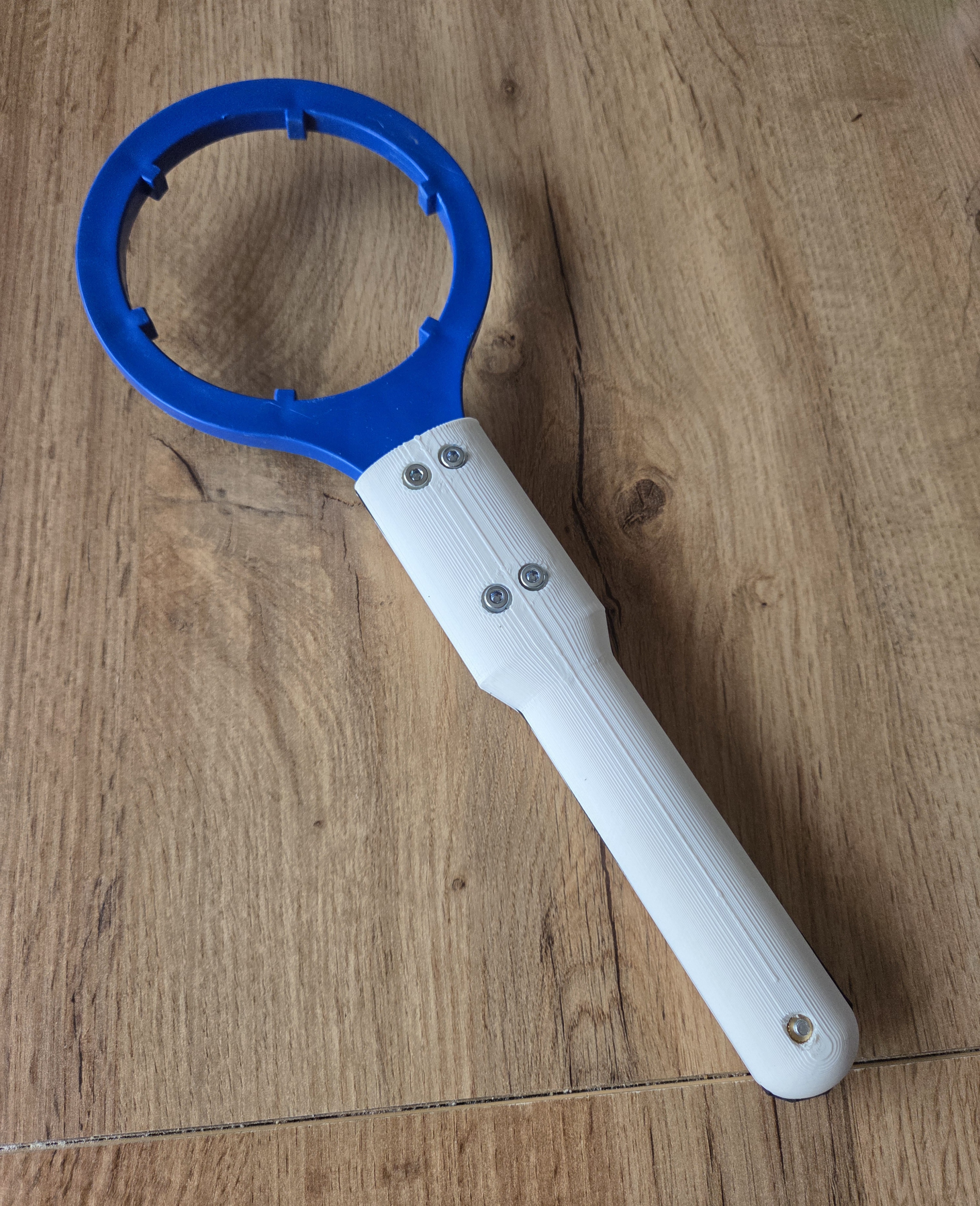 Water filter wrench handle extension