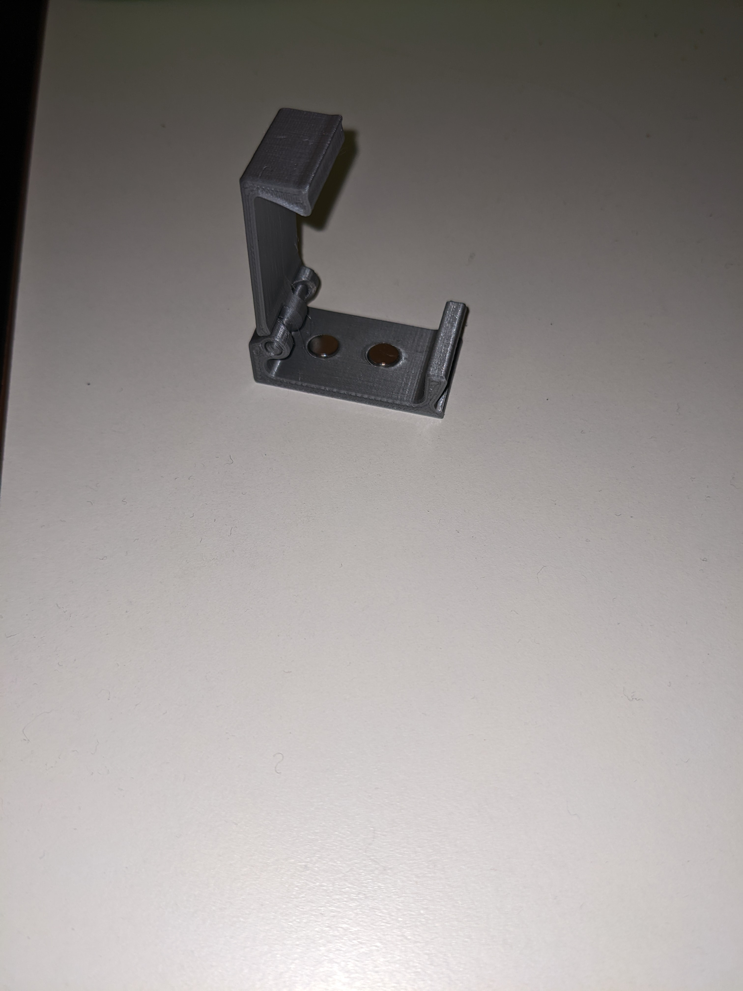 Parametric cable organizer with magnets