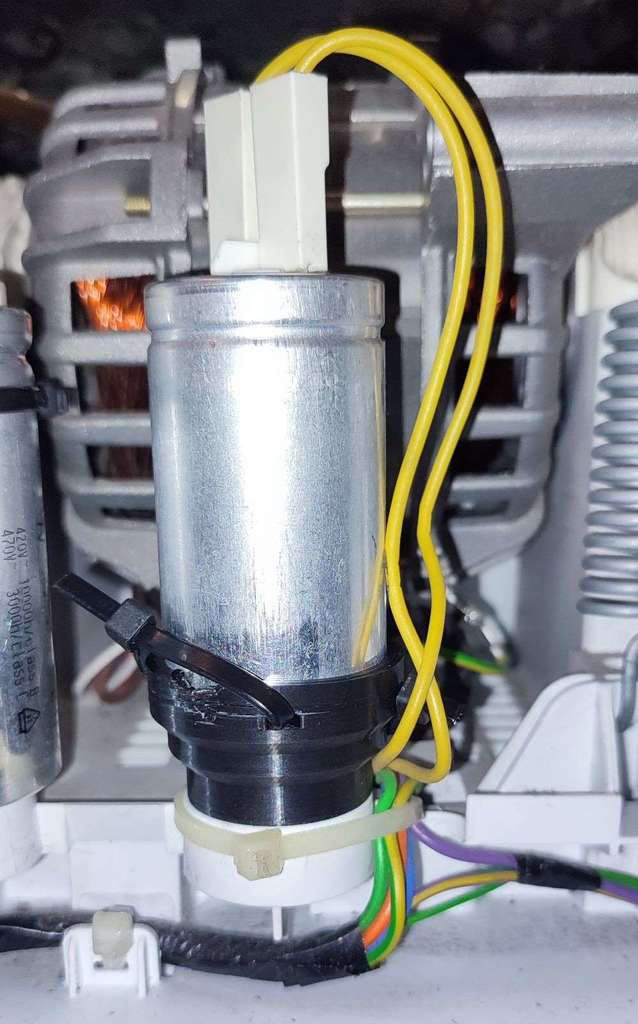 Ducati Capacitor 9uF to universal M8 foot