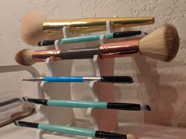 Horizontal Makeup Brush Stand