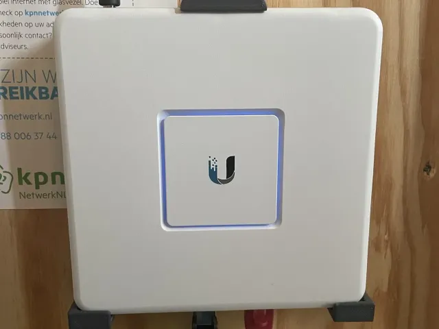 UniFi USG wall mount