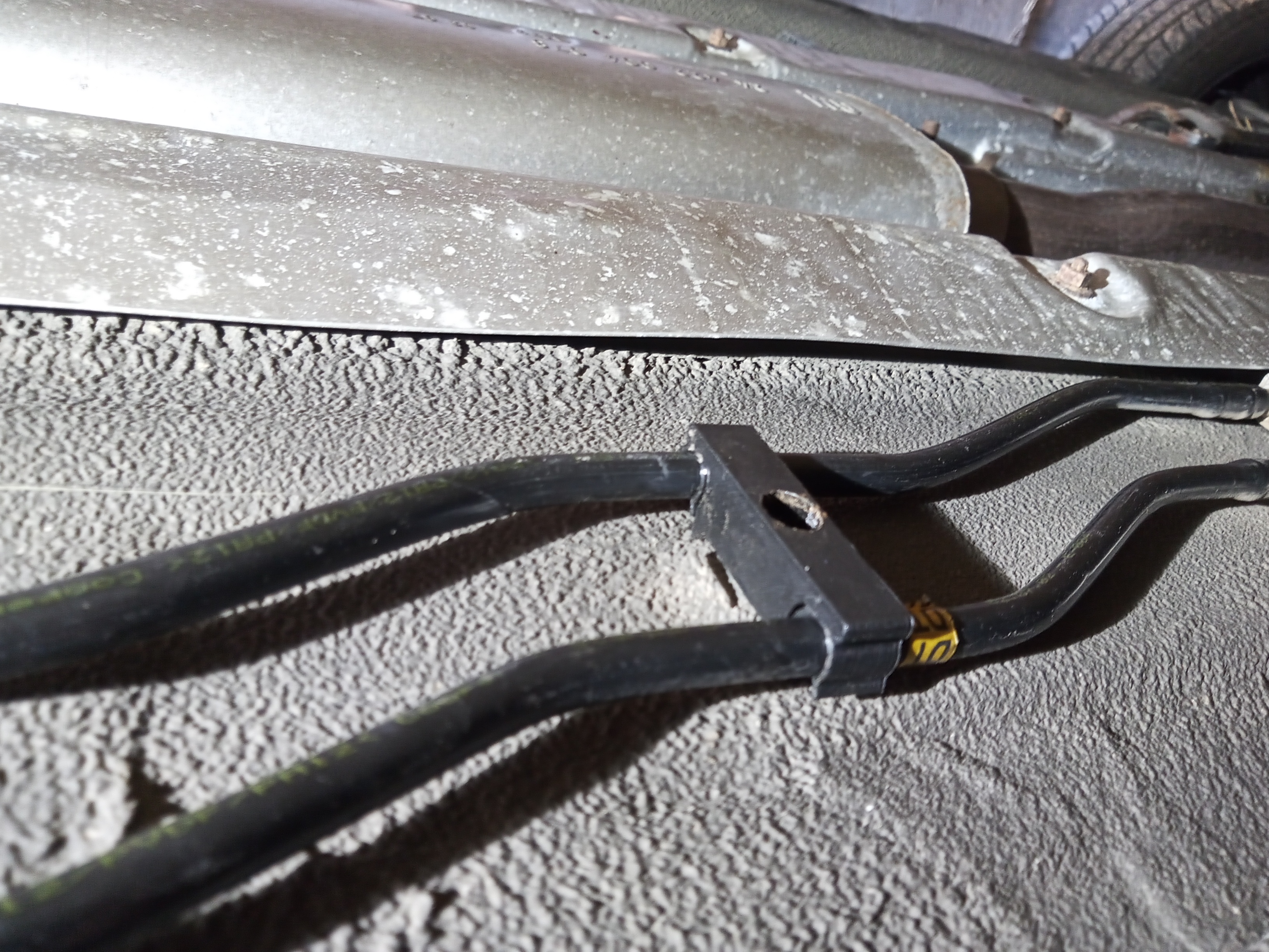 Fuel Pipe Holder