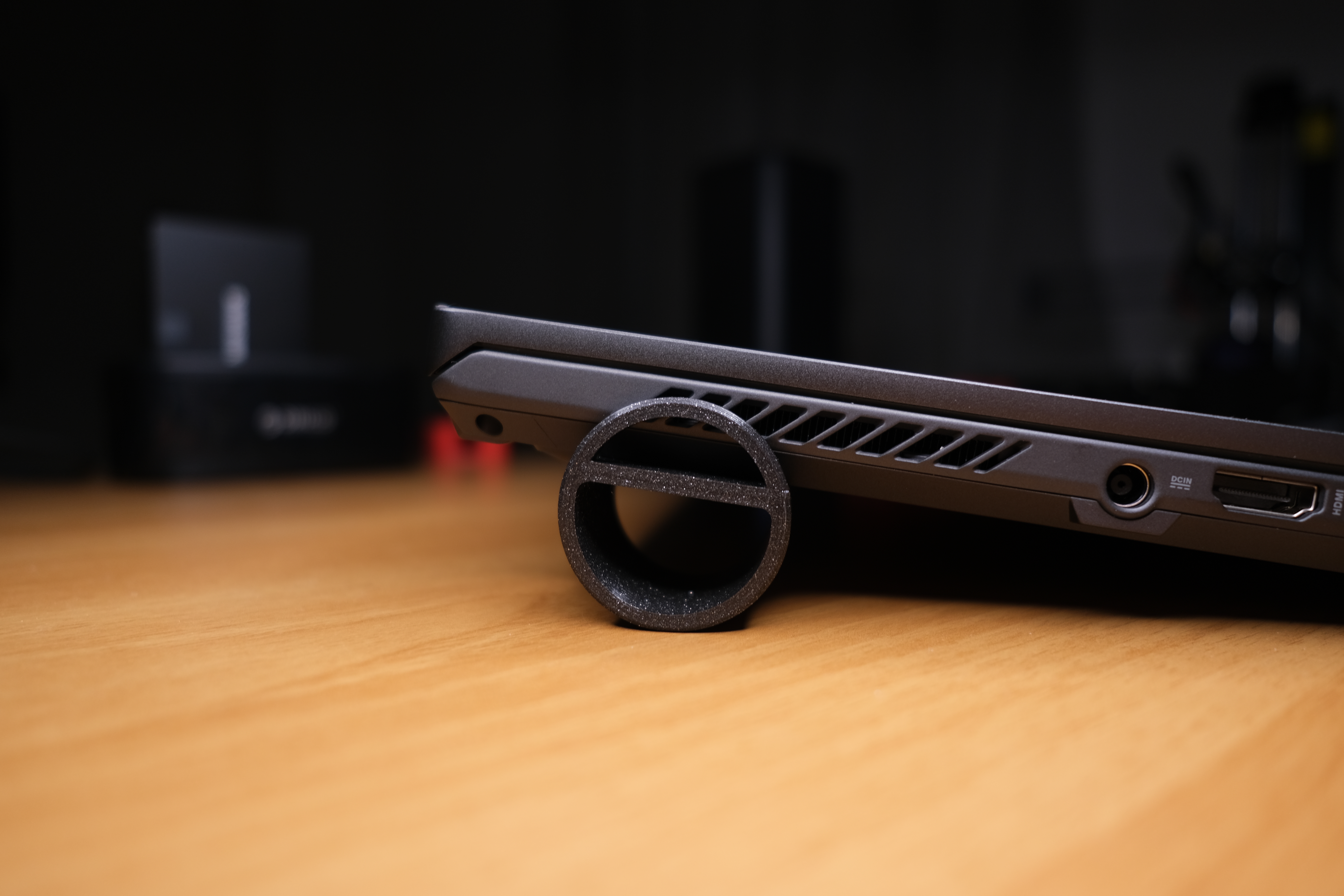 Miniatura 2 do modelo 3D Mini laptop stand/riser