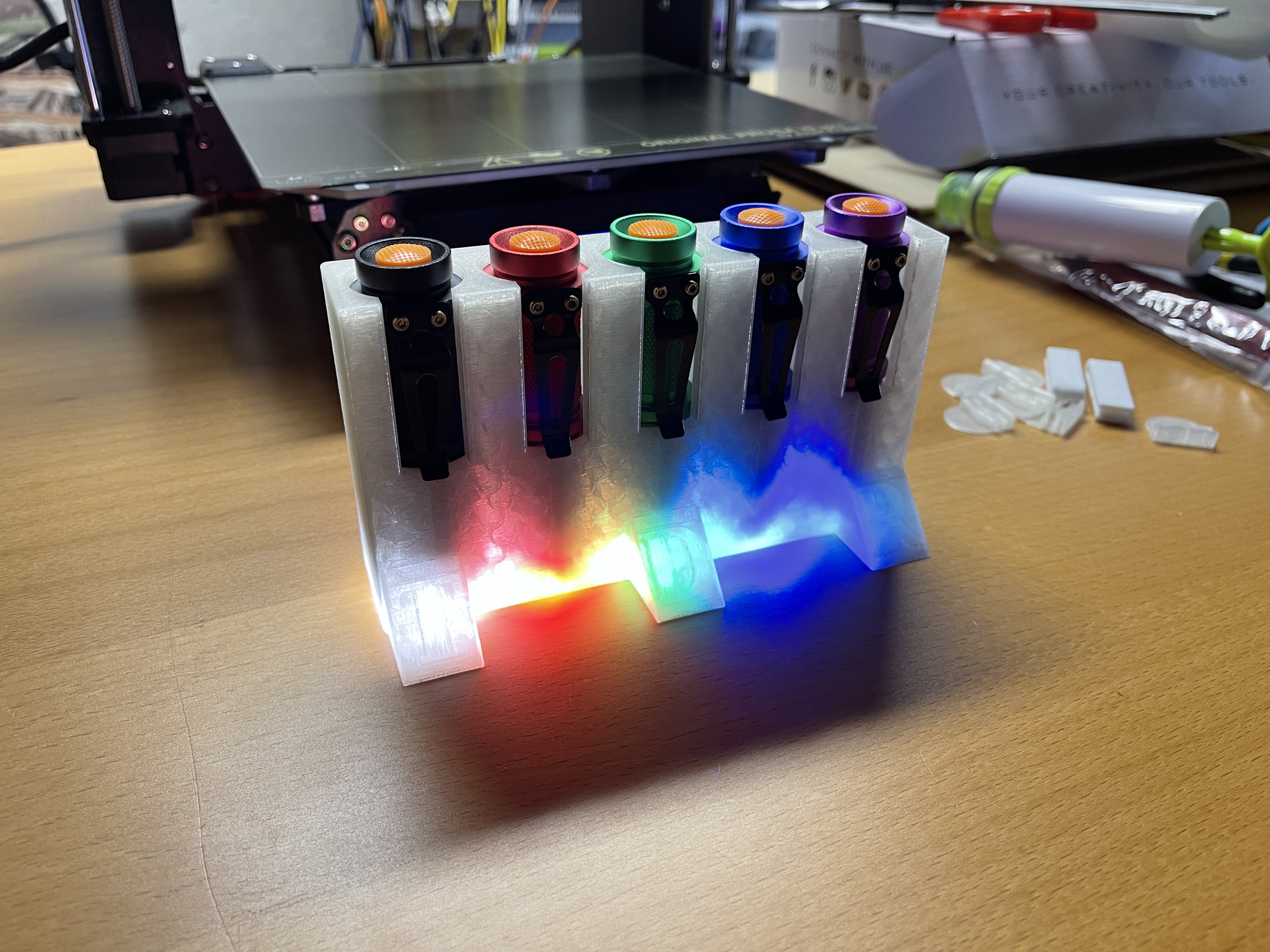 Miniatura 4 do modelo 3D Mini Flashlight Holder