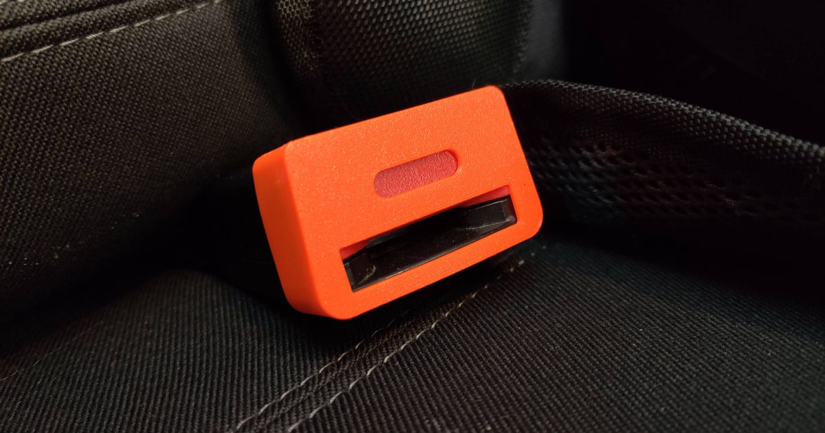 Seat belt buckle cover von Peter B Kostenloses STL Modell herunterladen Printables