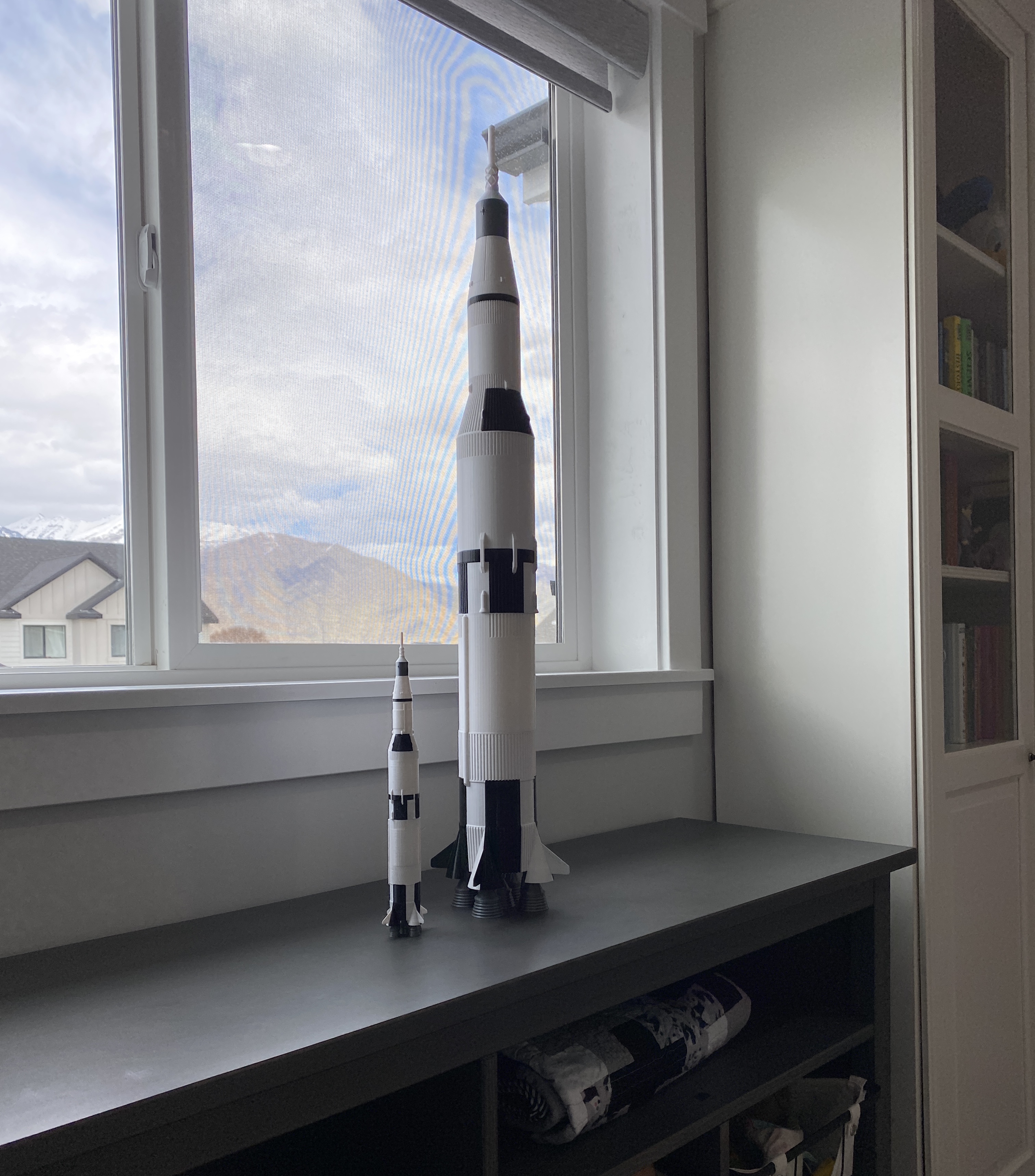 MMU Saturn V Rocket (snap-together)