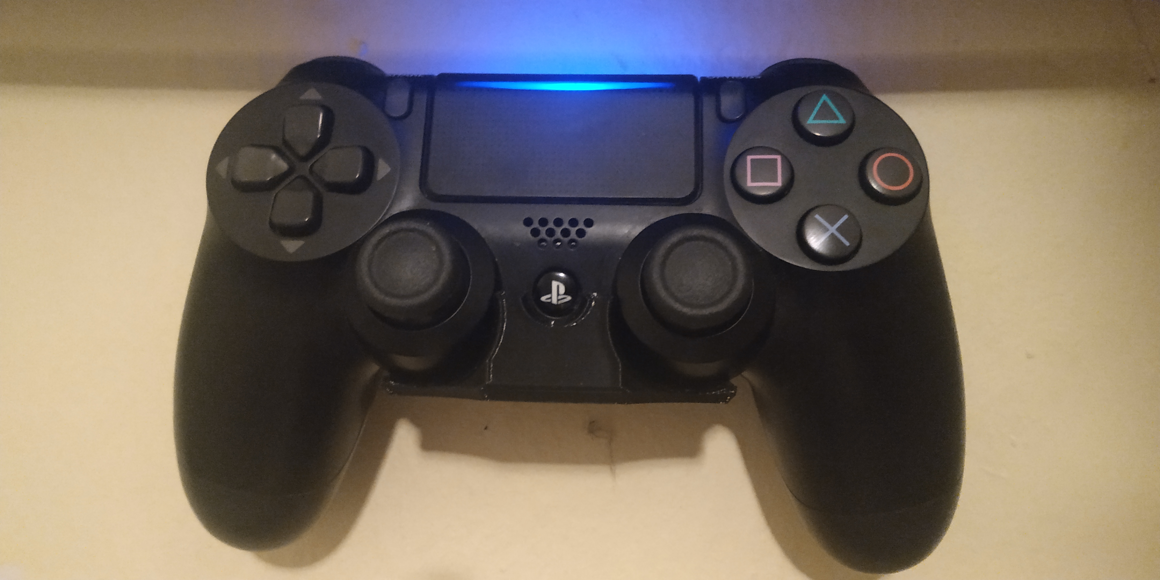 Miniatura 2 do modelo 3D Playstation 4 Dualshock Controller Wall Mount