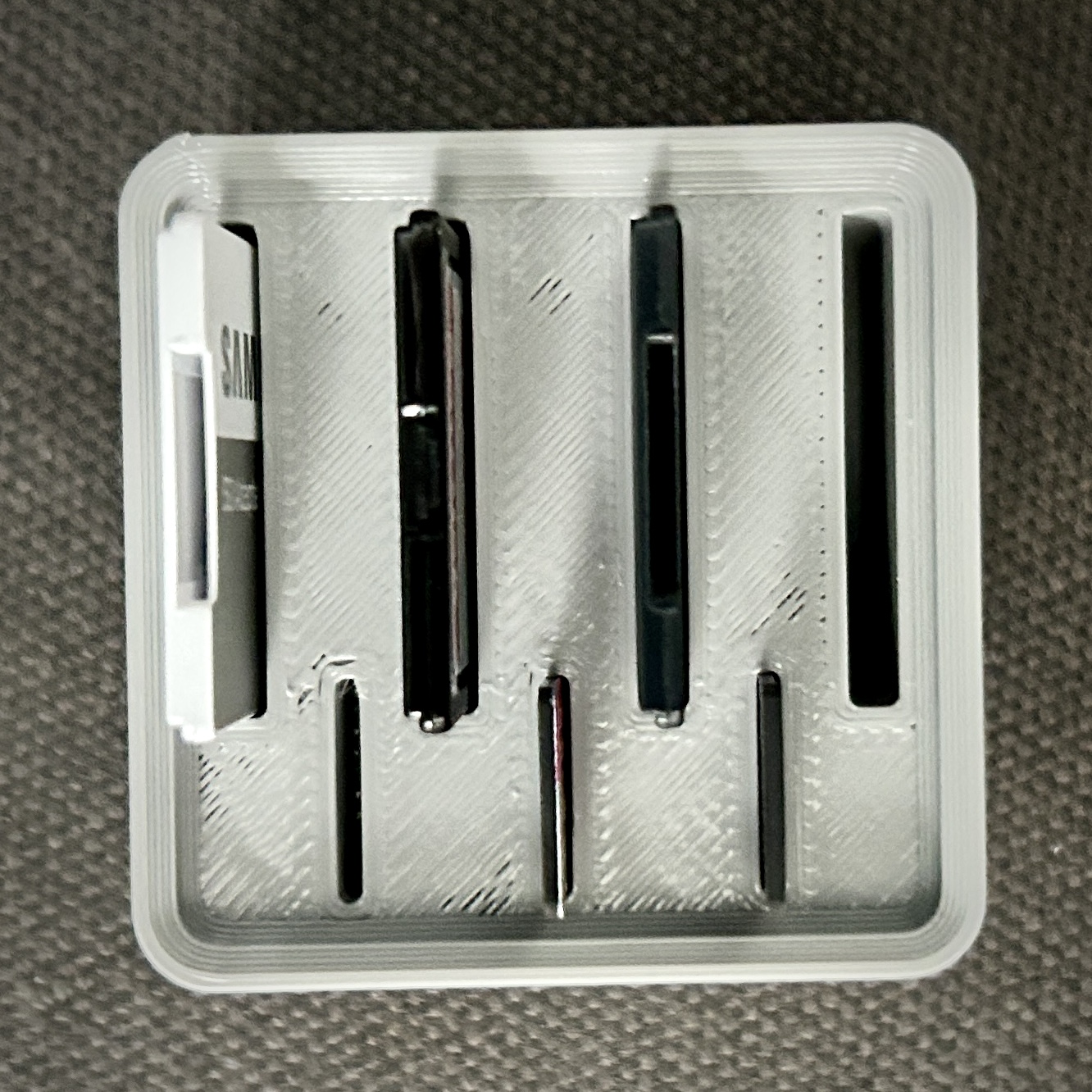 Gridfinity 1x1x3 SD Card Caddy (no by BenBreaksThings