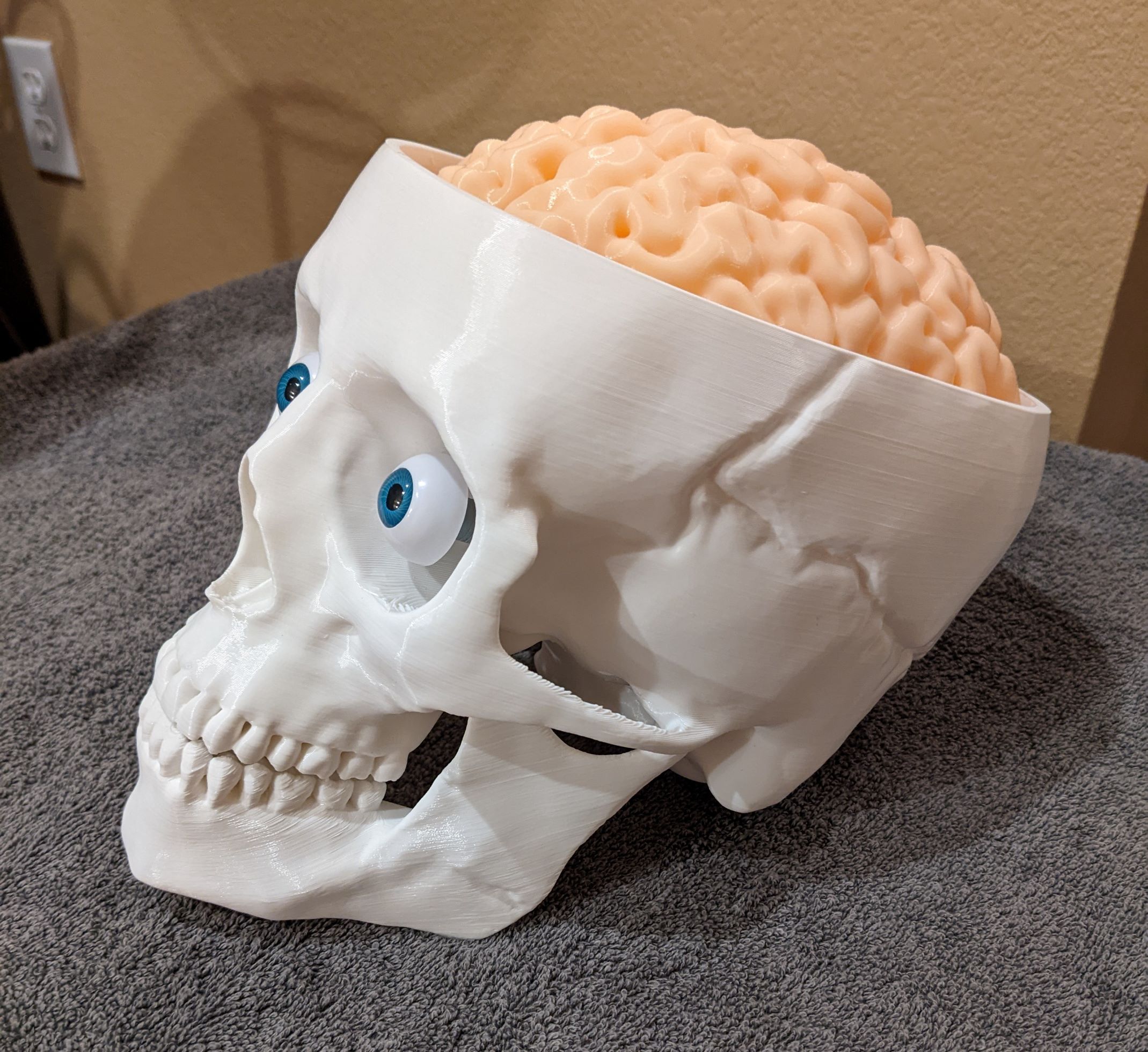 Miniatura 11 do modelo 3D Candy Brain Bucket (Lighted version added)