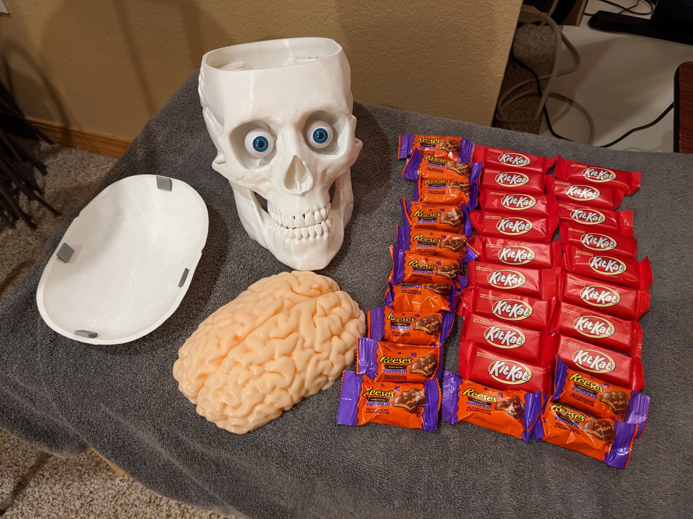 Miniatura 2 do modelo 3D Candy Brain Bucket (Lighted version added)