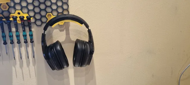 Honeycomb storage wall Headphone holder