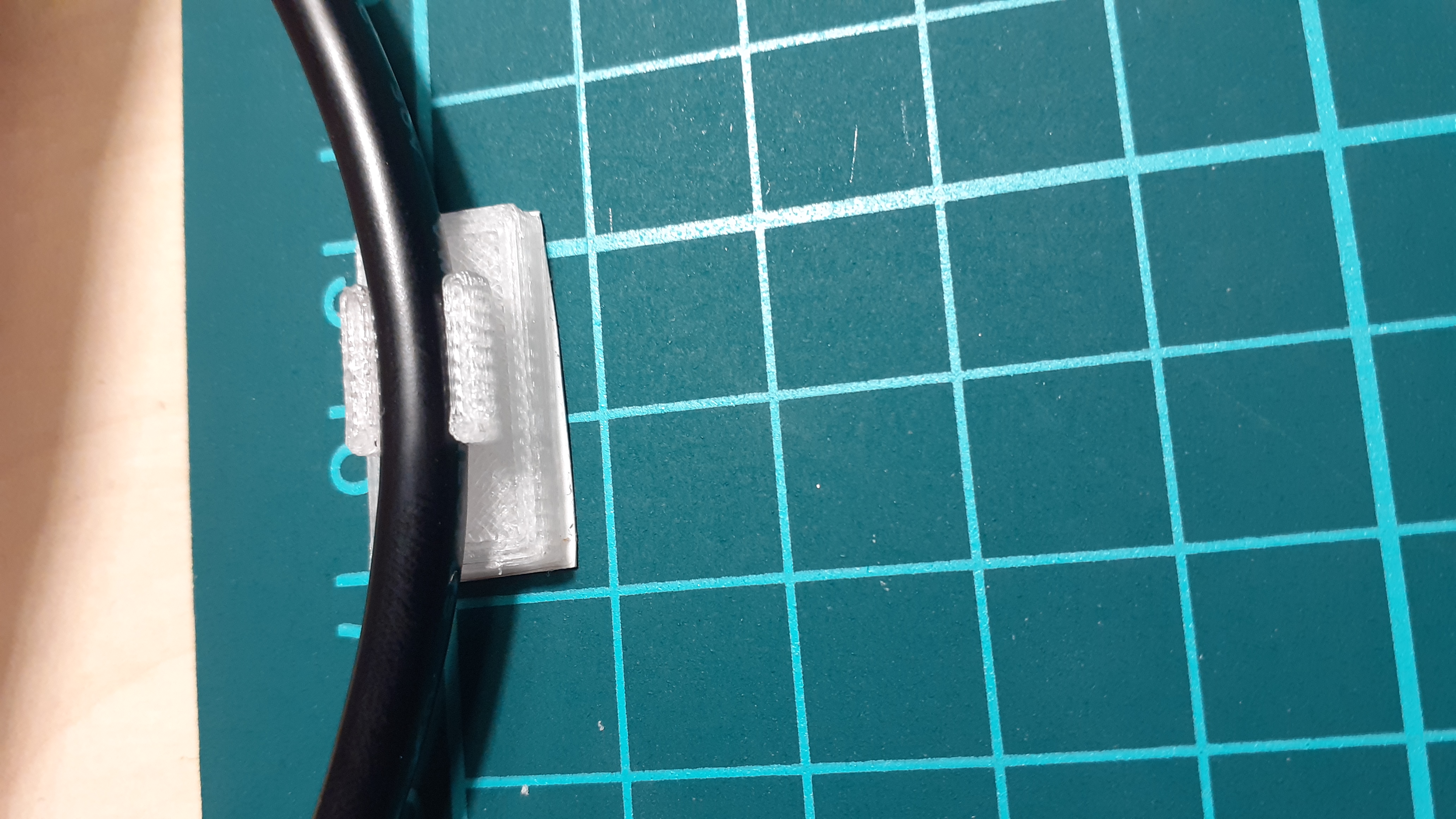 simple small cable holder