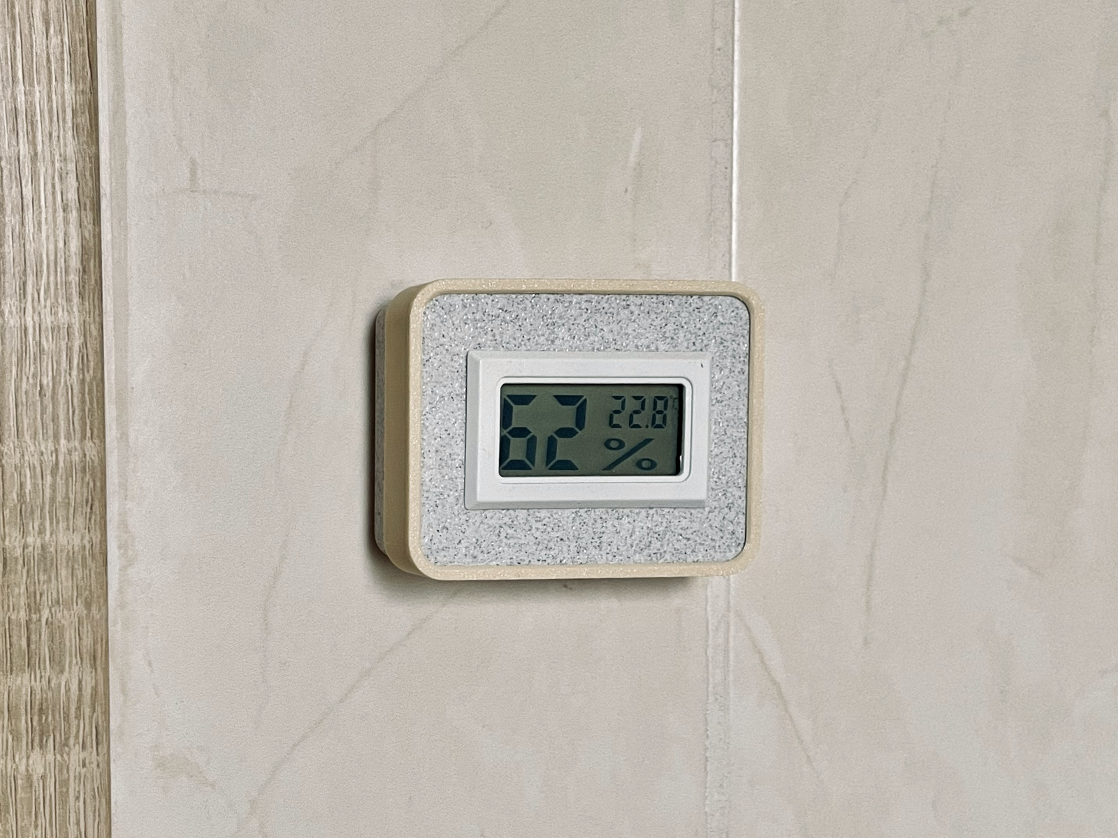 Thermometer case w/ wall mount 🌡 by vojtz. Download free STL model