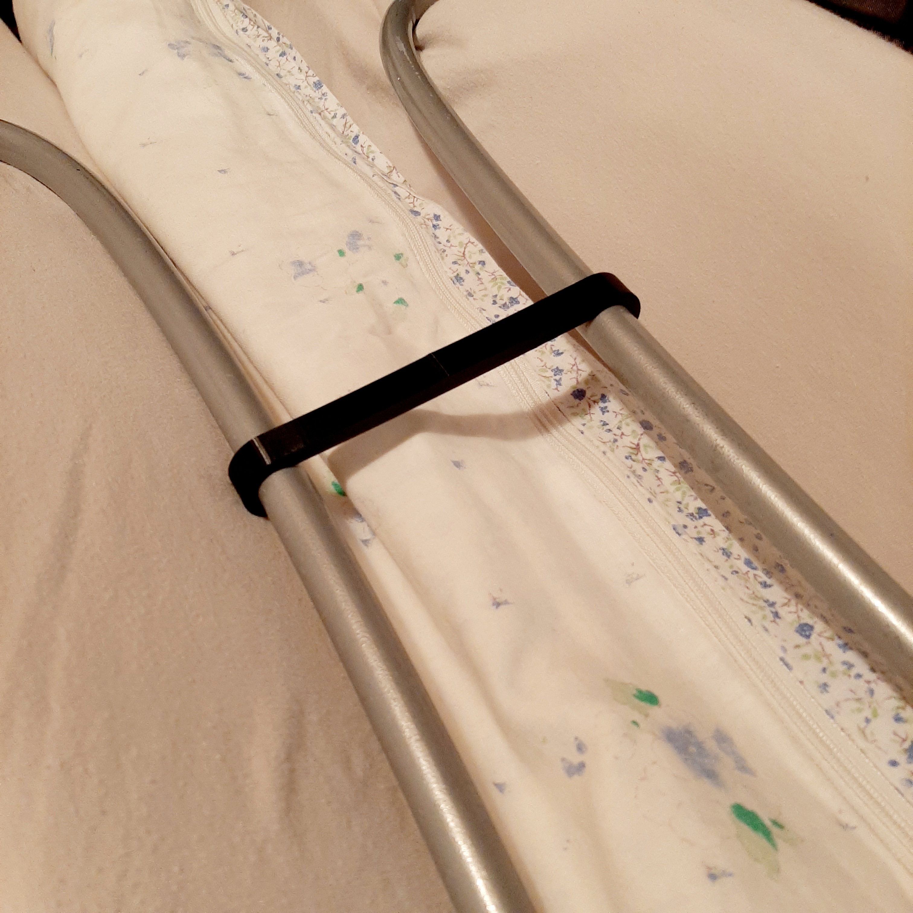 Halter für Klappbett | holder for folding bed