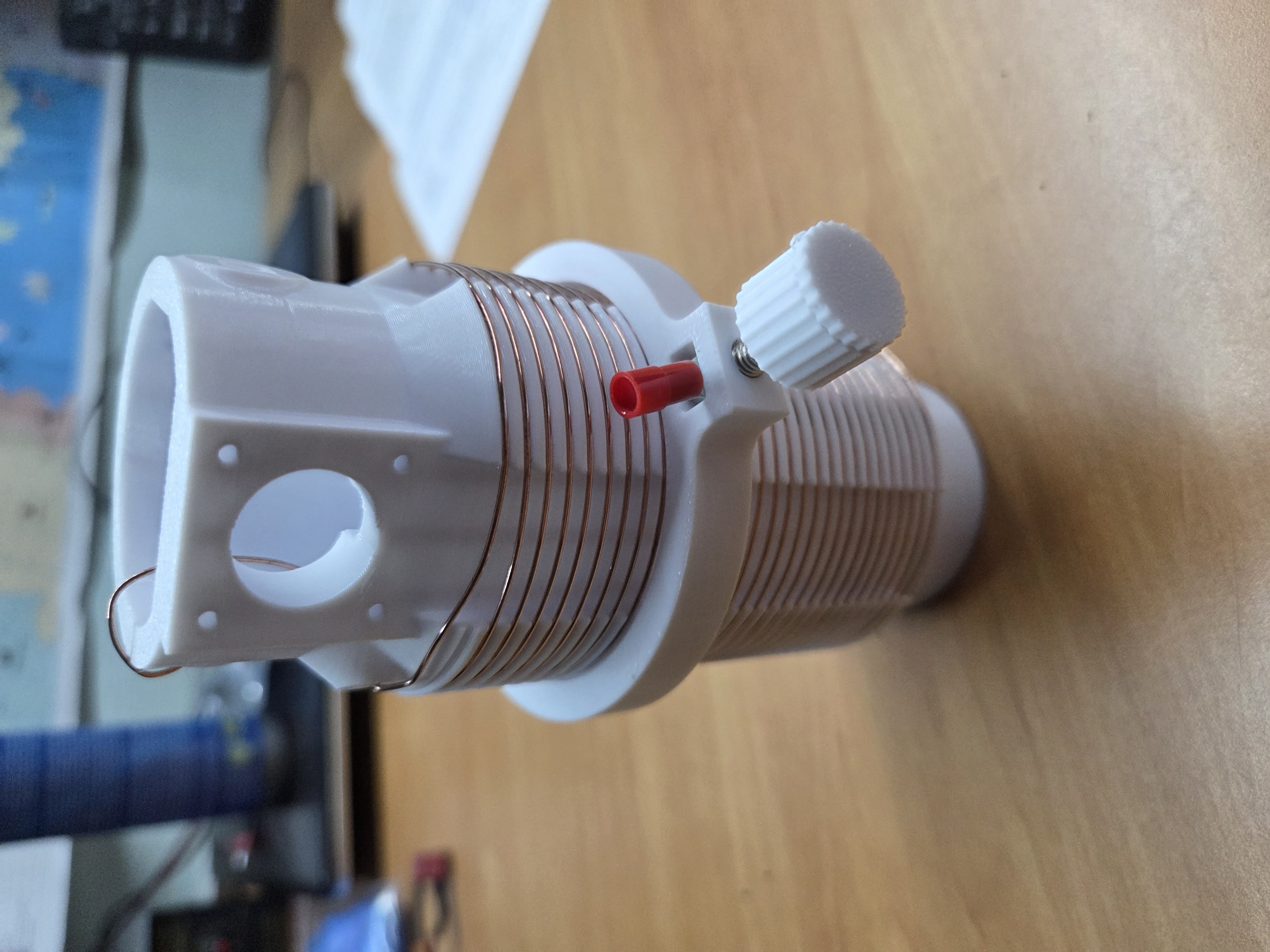 Mobile contact for antenna coil