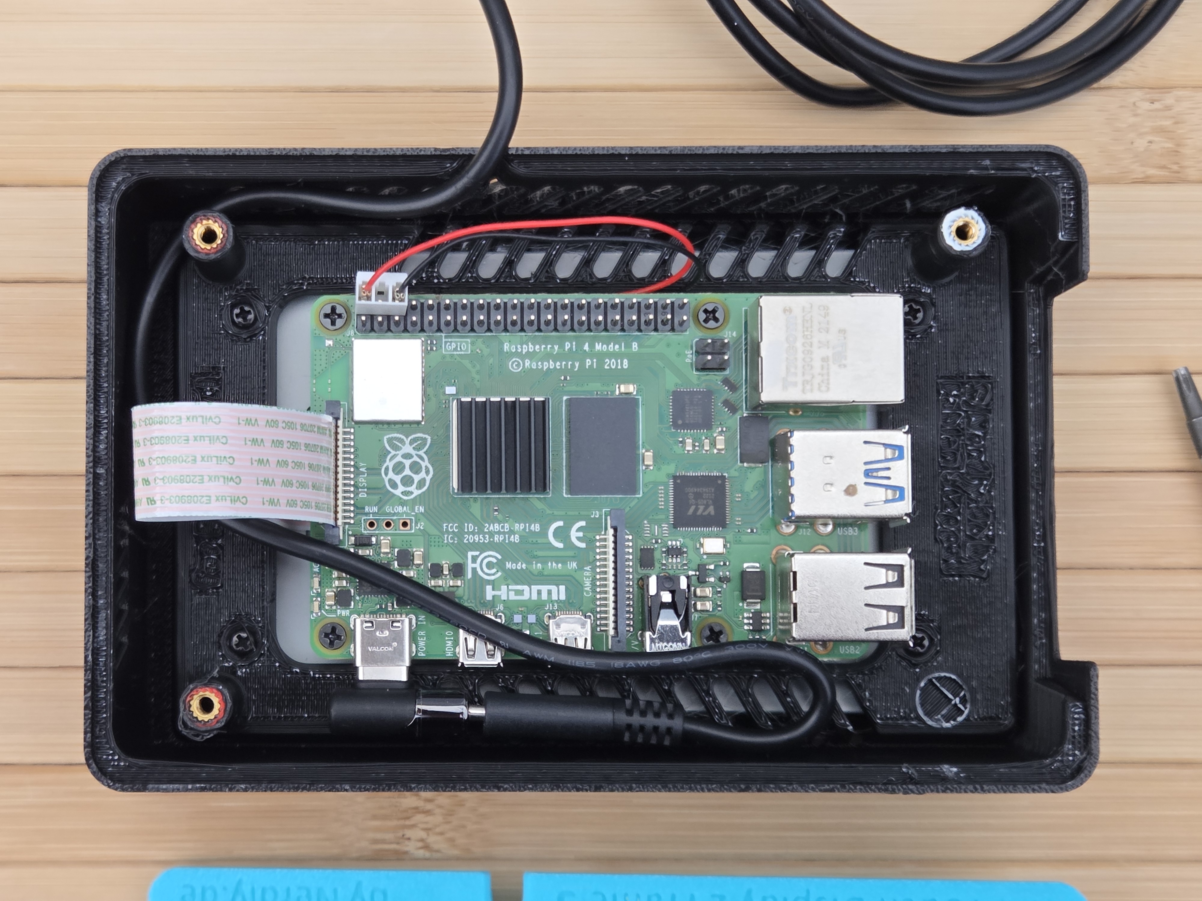 Raspberry Pi 5" Touch Display 2 Frame for RaspberryPi 4 - Horizontal - incl. Cutout - by Nerdiy.de — miniatura 4