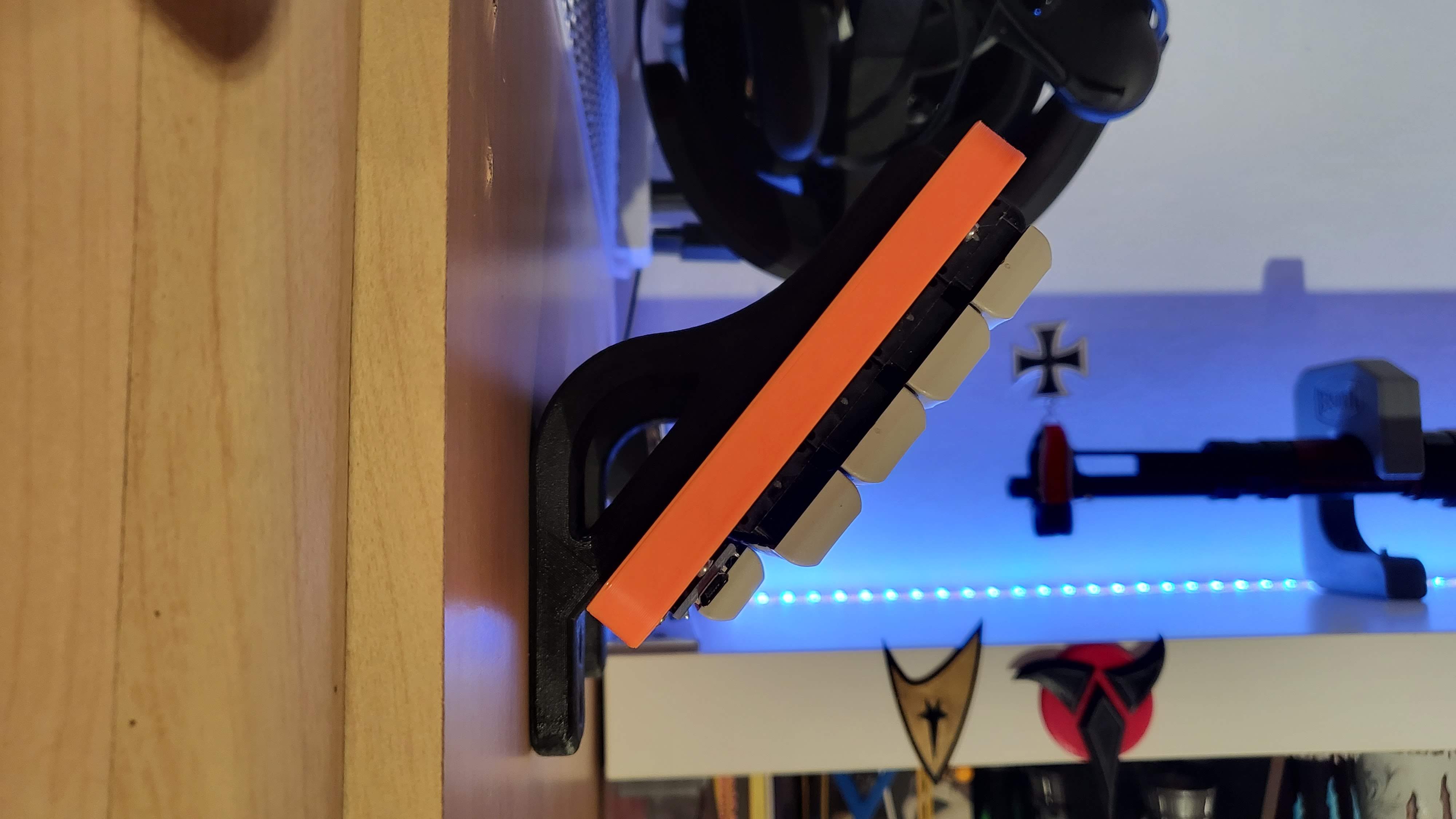 Keyboard Wall Hanger by CervoAutistico Download free STL model