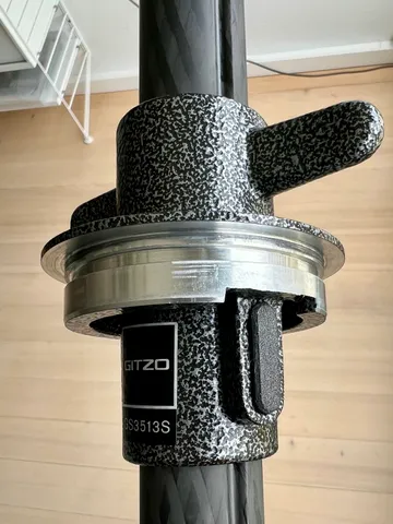 Anti twist insert for center column