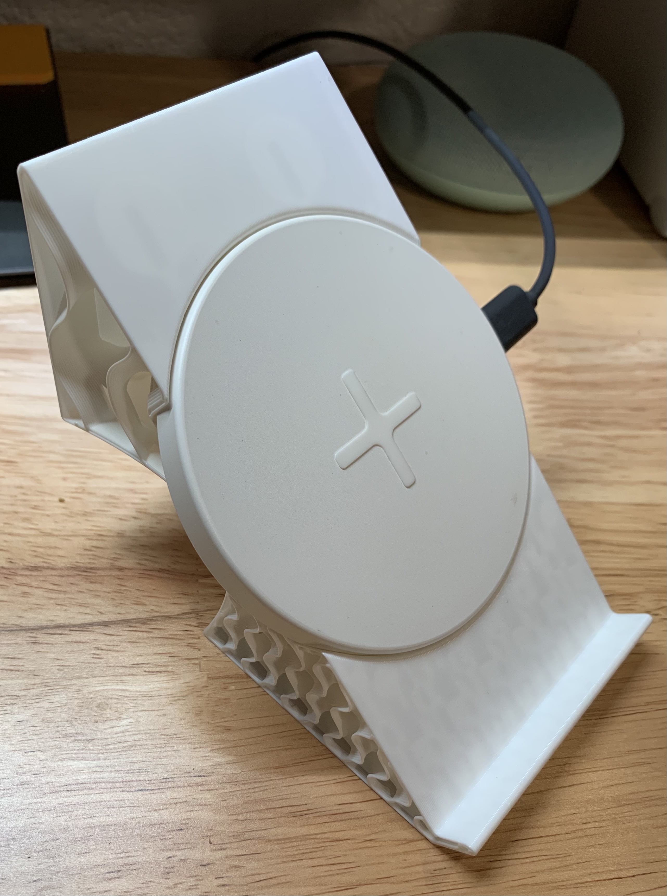 iPhone Xs Ikea JIVBOJ Wireless Charge Stand