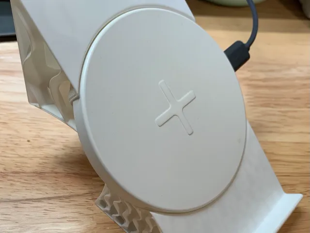 iPhone Xs Ikea JIVBOJ Wireless Charge Stand