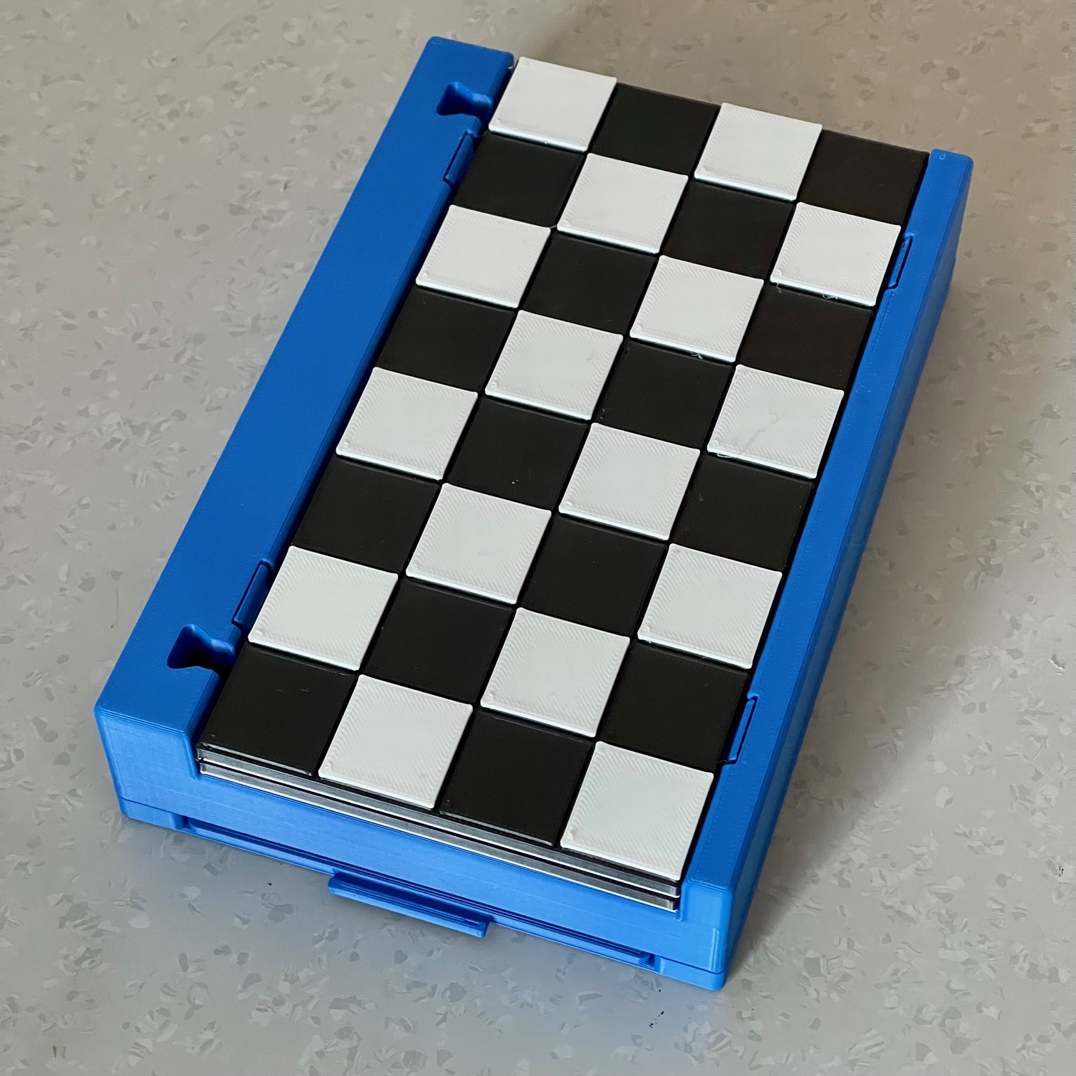 Chess & Checkers travel case (Schach, Dame, Mühle)