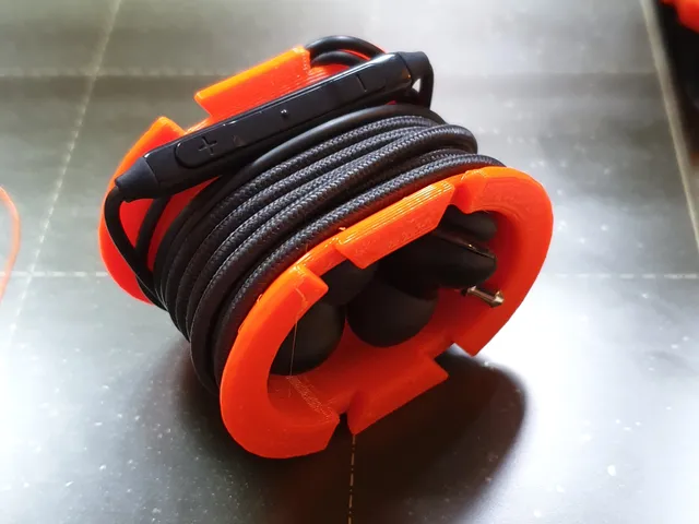 Minimalist Earphone Spool