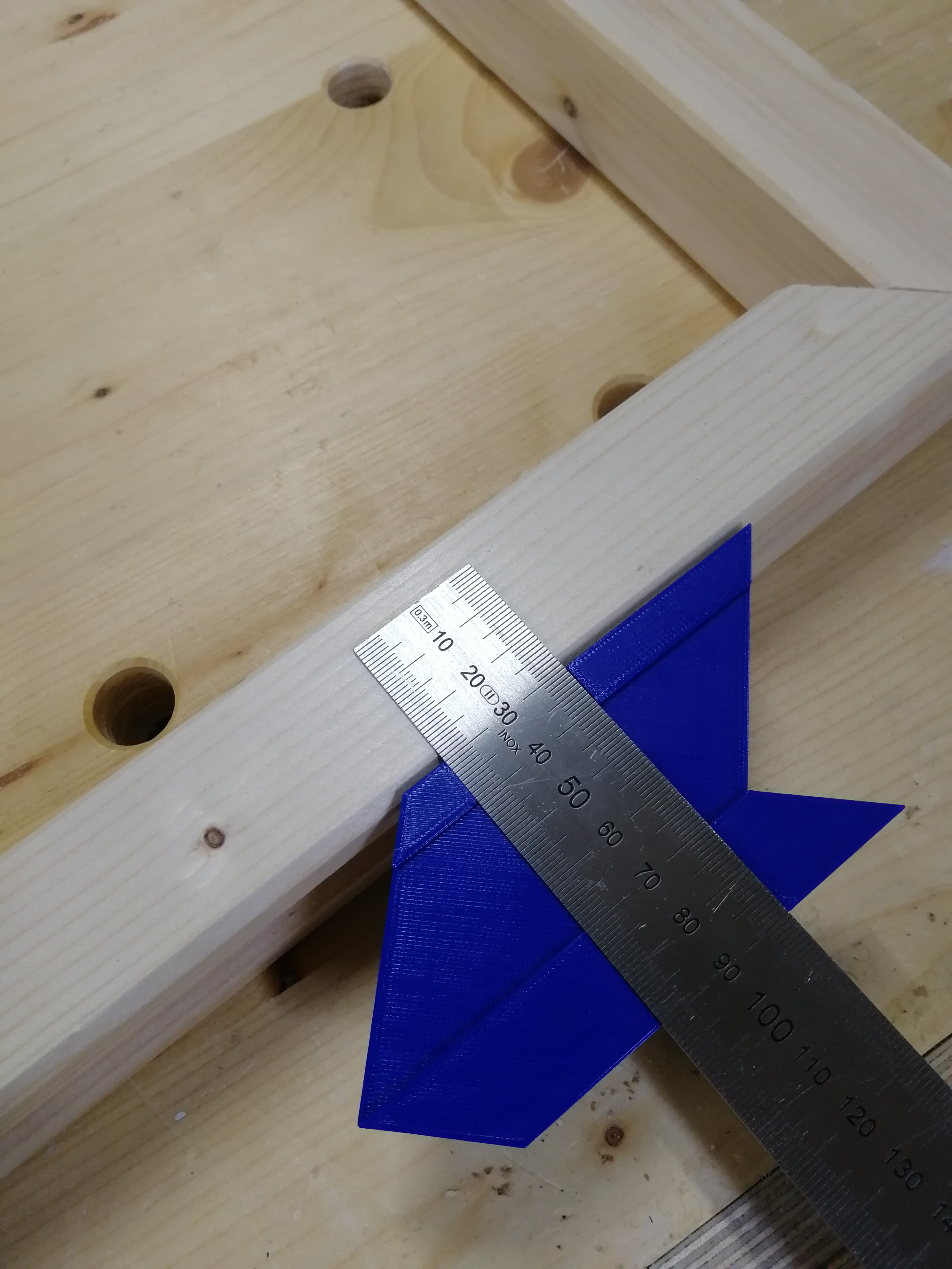 Magnetic woodworking marking gauge and center finder