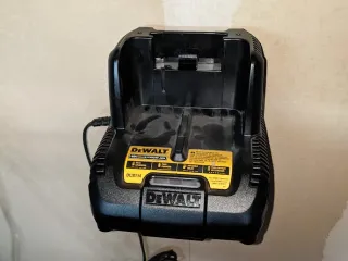 40V Max* Battery Fast Charger